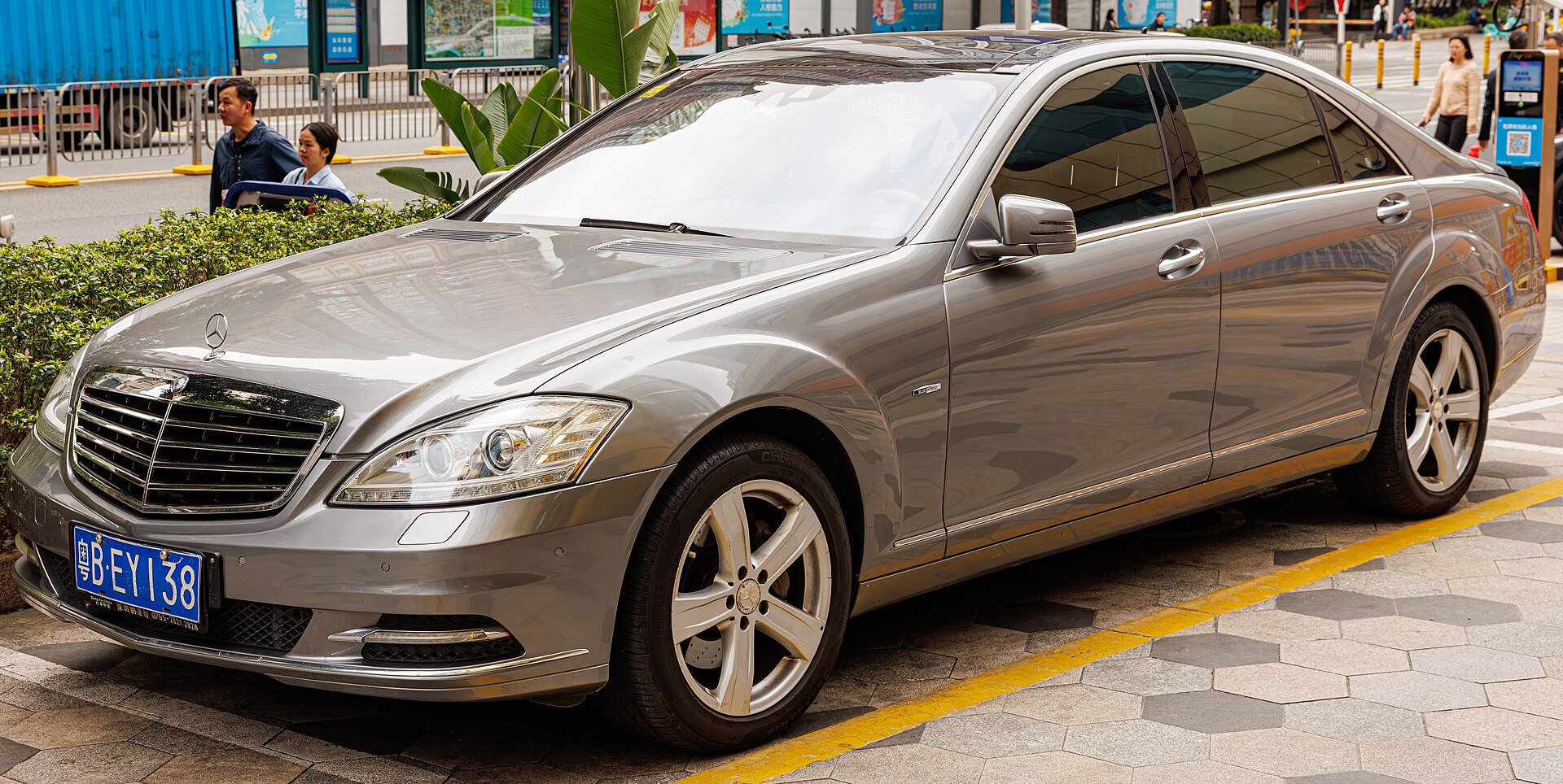 Mercedes-Benz S 400 HYBRID (W221) in China