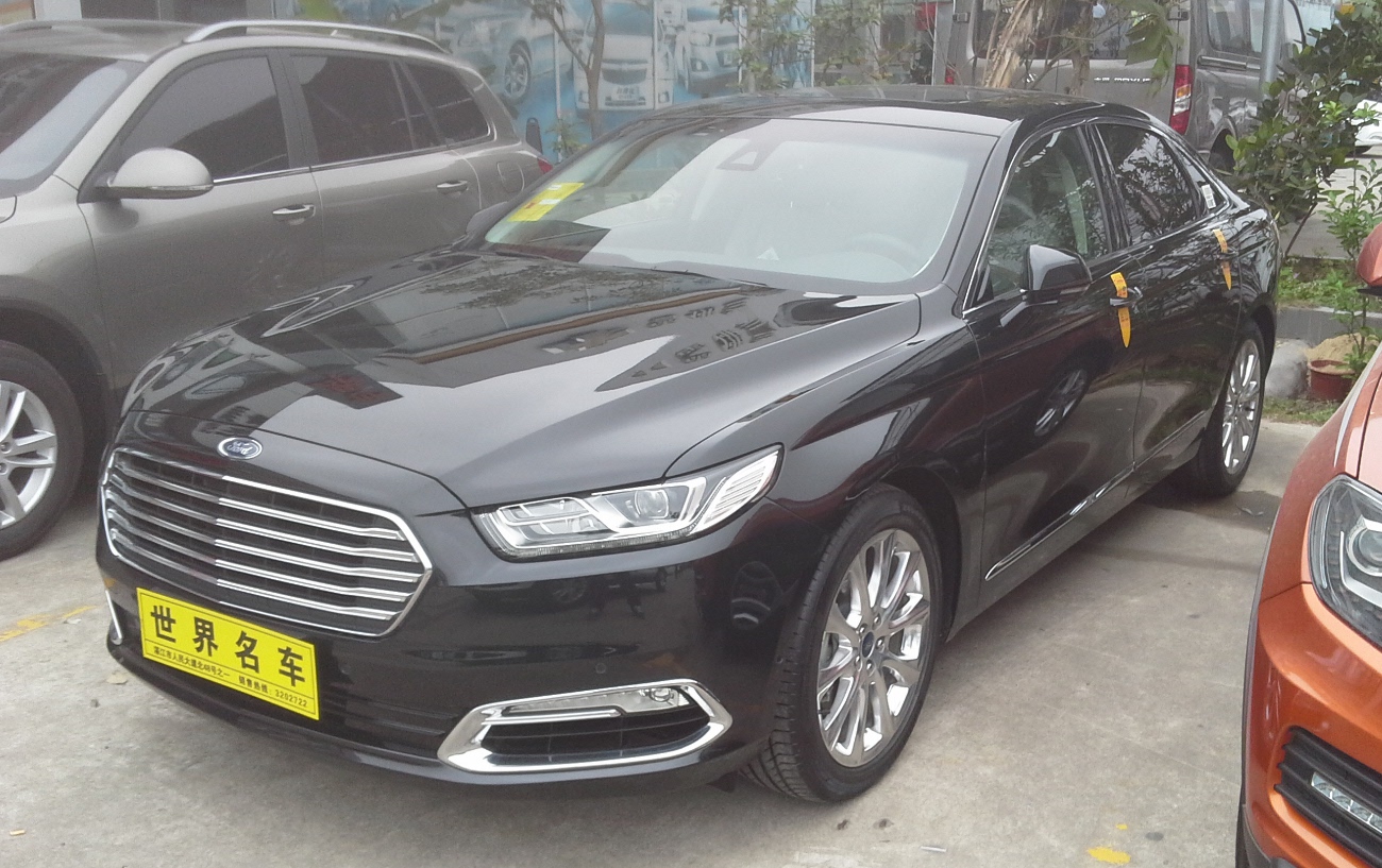 2016 Ford Taurus (Chinese market) photographed in April 2016 in China.