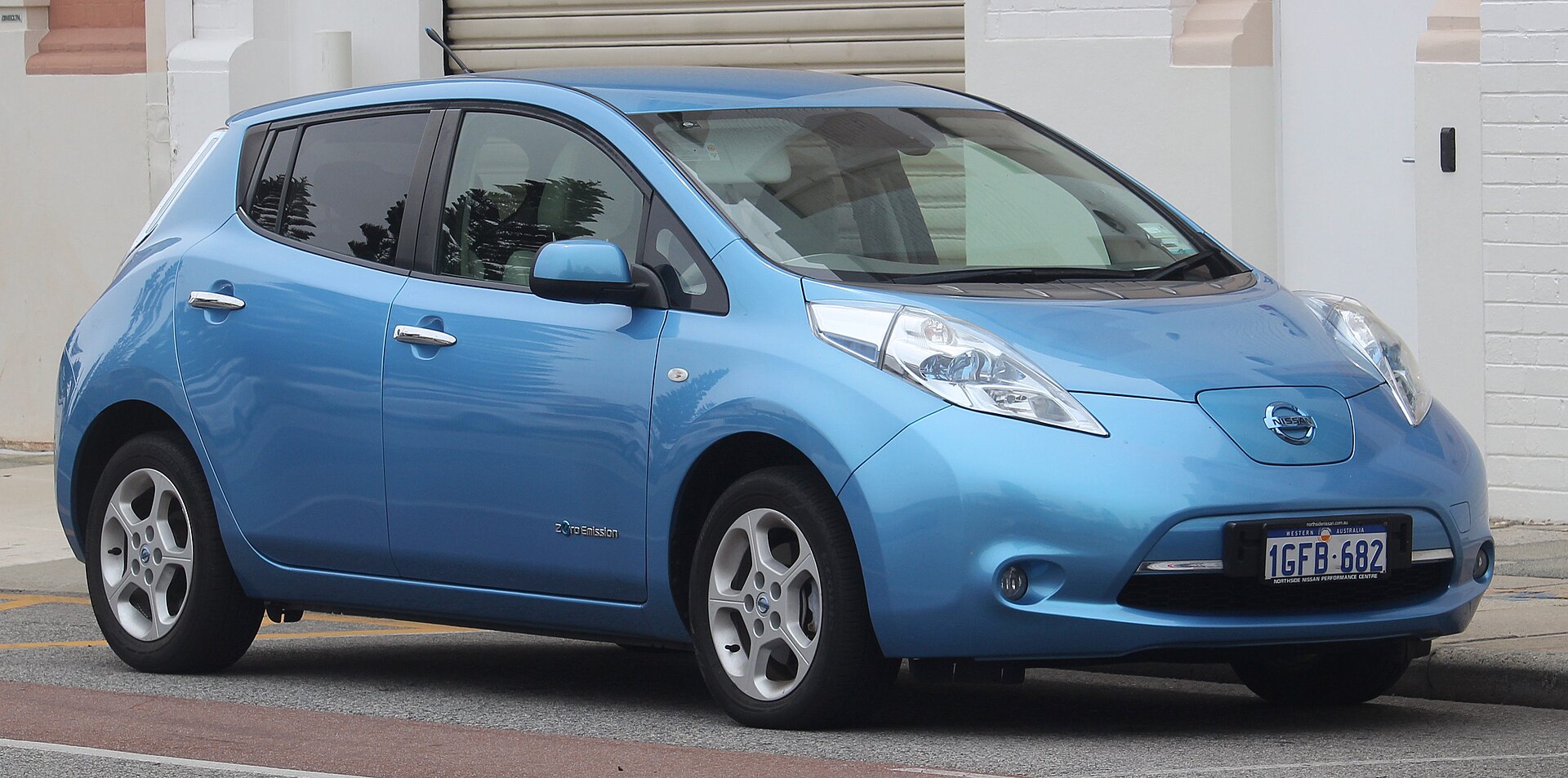 2017 Nissan Leaf (ZE0 MY17) hatchback