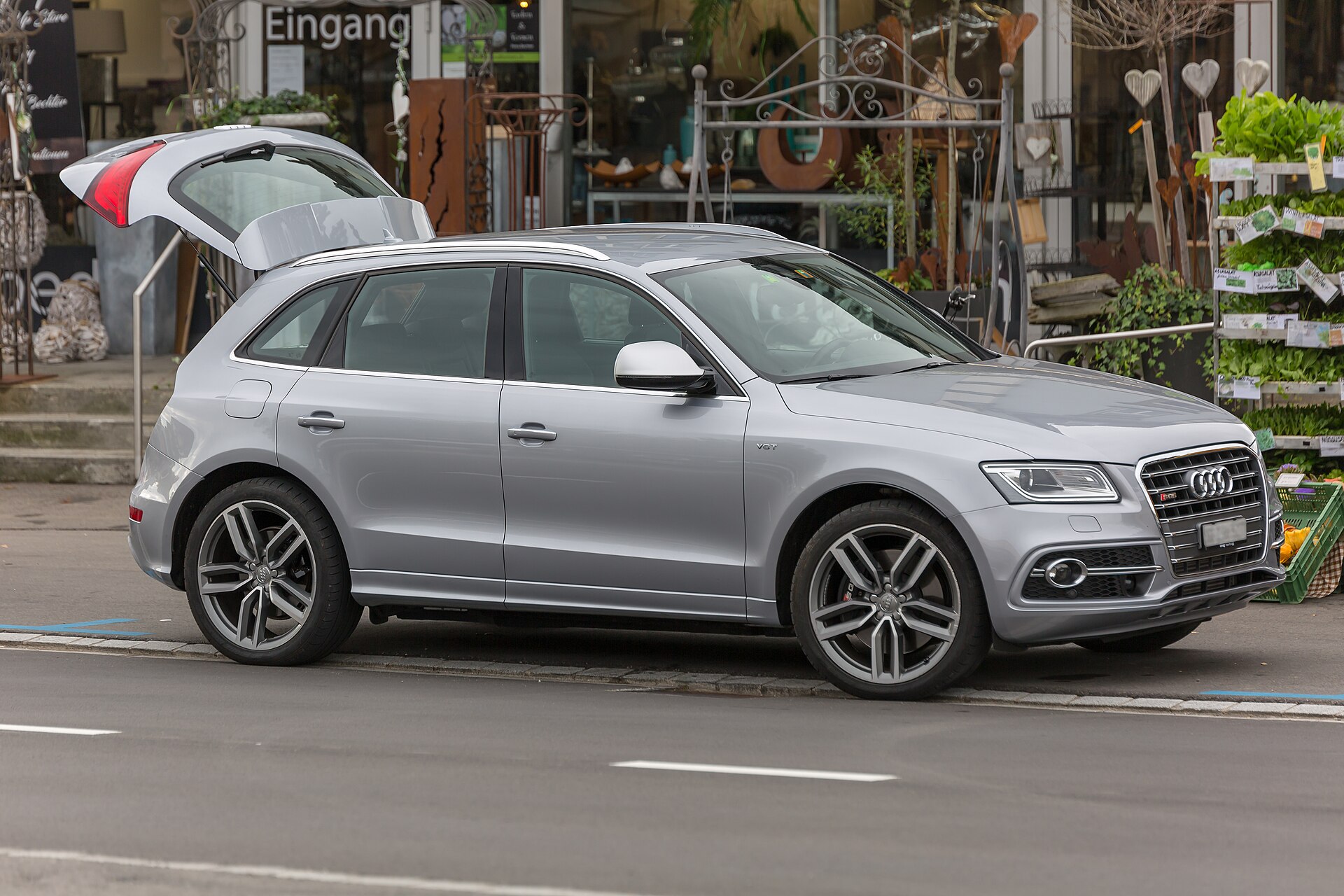 Audi SQ5, first generation, in standard SUV body style