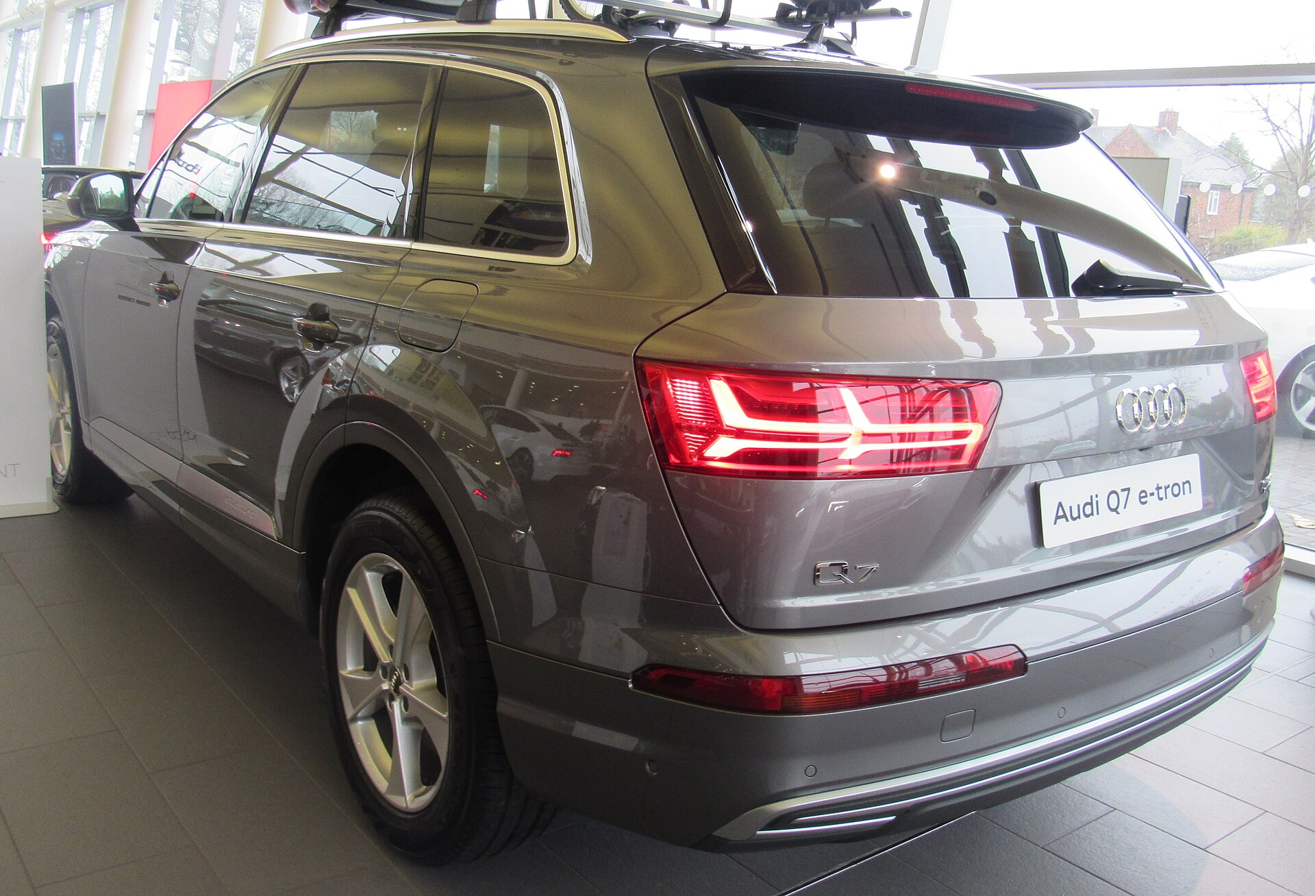 2017 Audi Q7 e-tron, plug-in hybrid diesel SUV