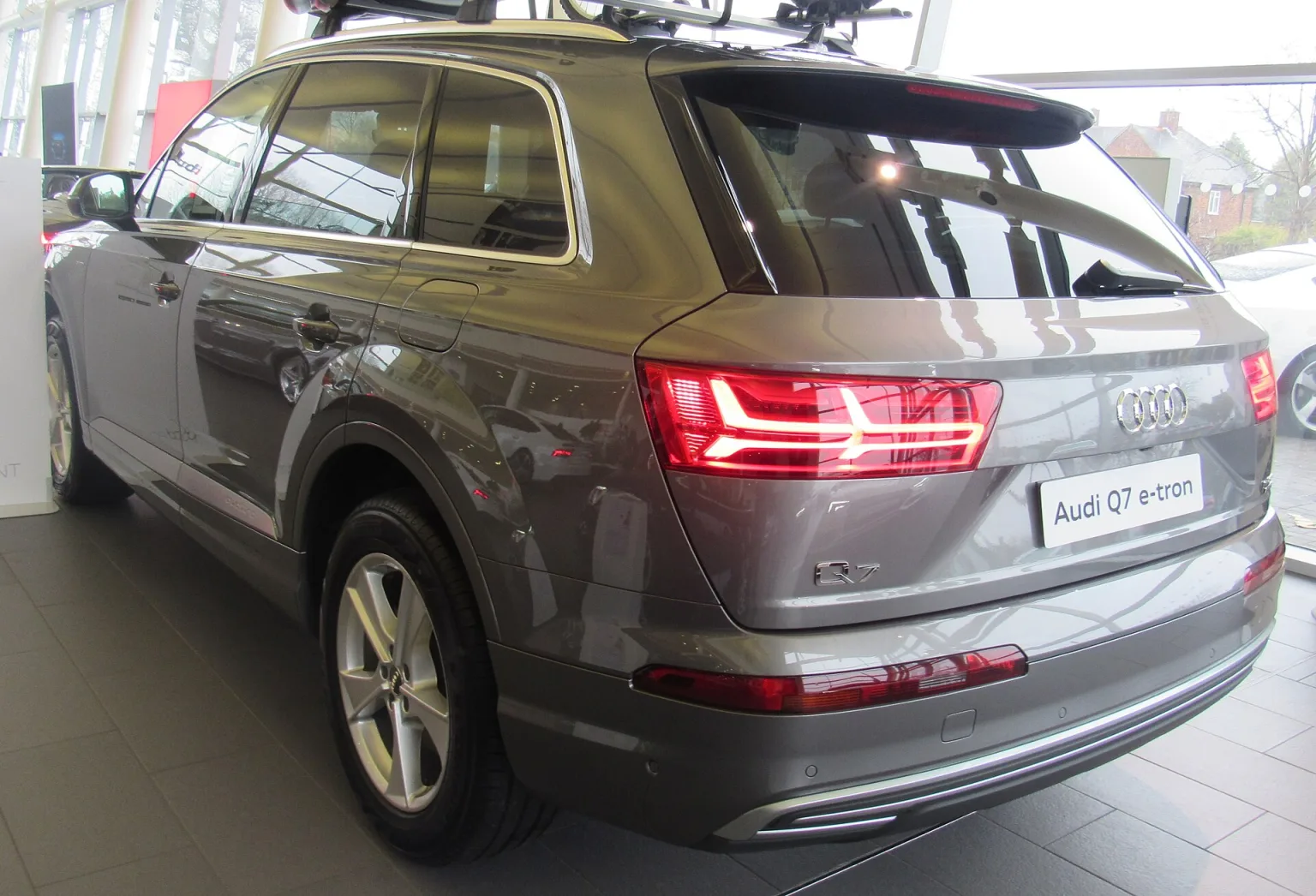 2017 Audi Q7 e-tron, plug-in hybrid diesel SUV