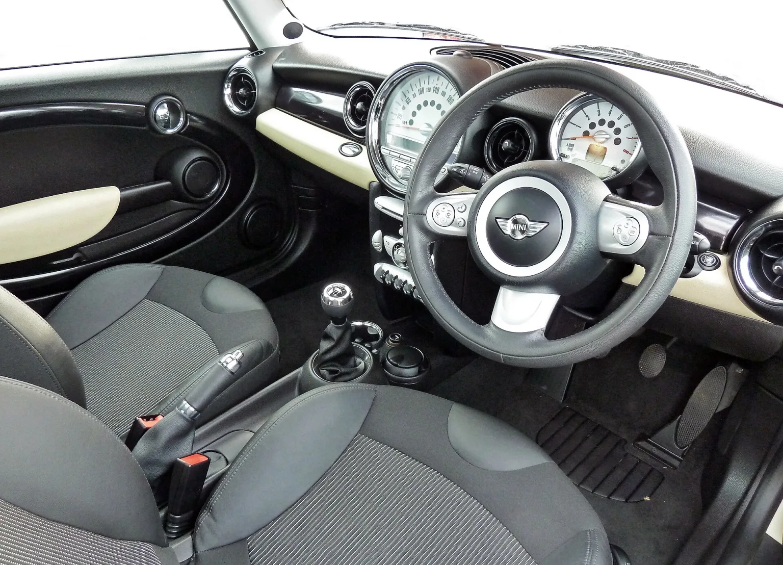 2009 Mini Hatch (R56) Cooper Chilli hatchback