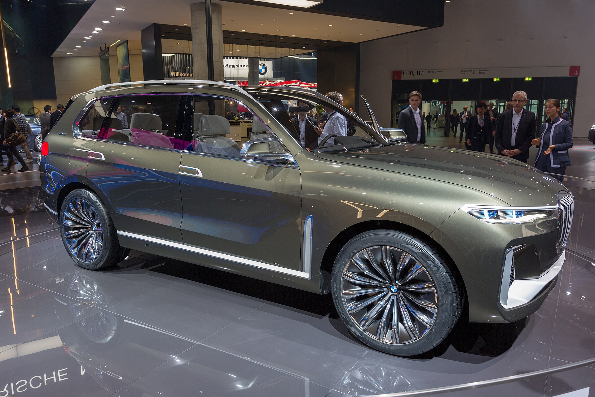 BMW Concept X7 iPerformance at the 2017 Frankfurt Motor Show