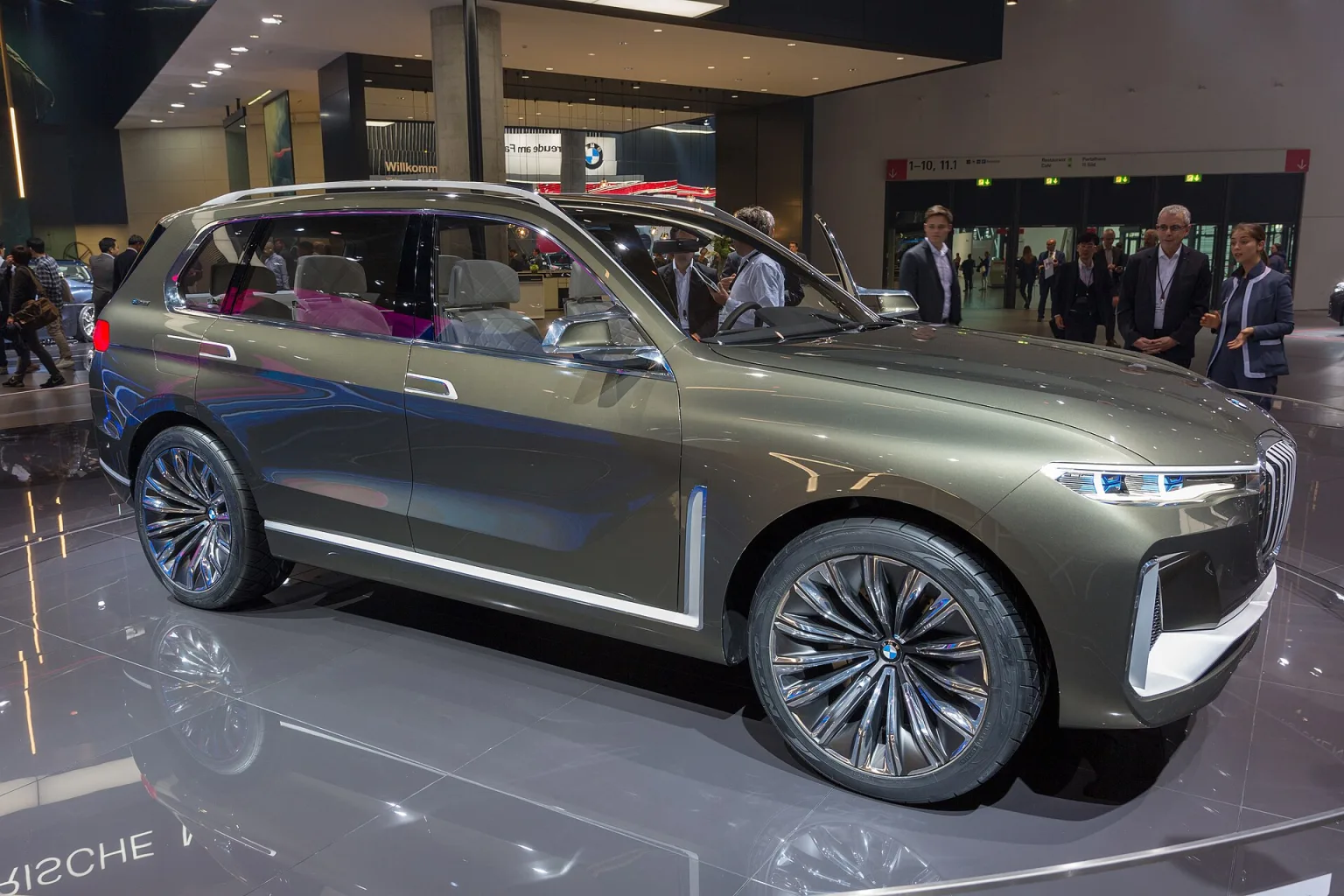 BMW Concept X7 iPerformance at the 2017 Frankfurt Motor Show