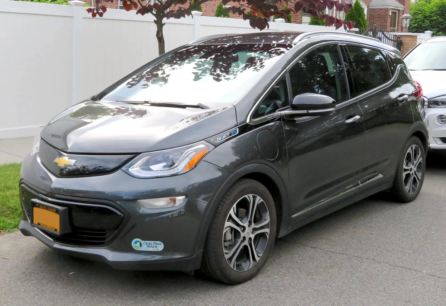 2017 Chevrolet Bolt EV Premier front view