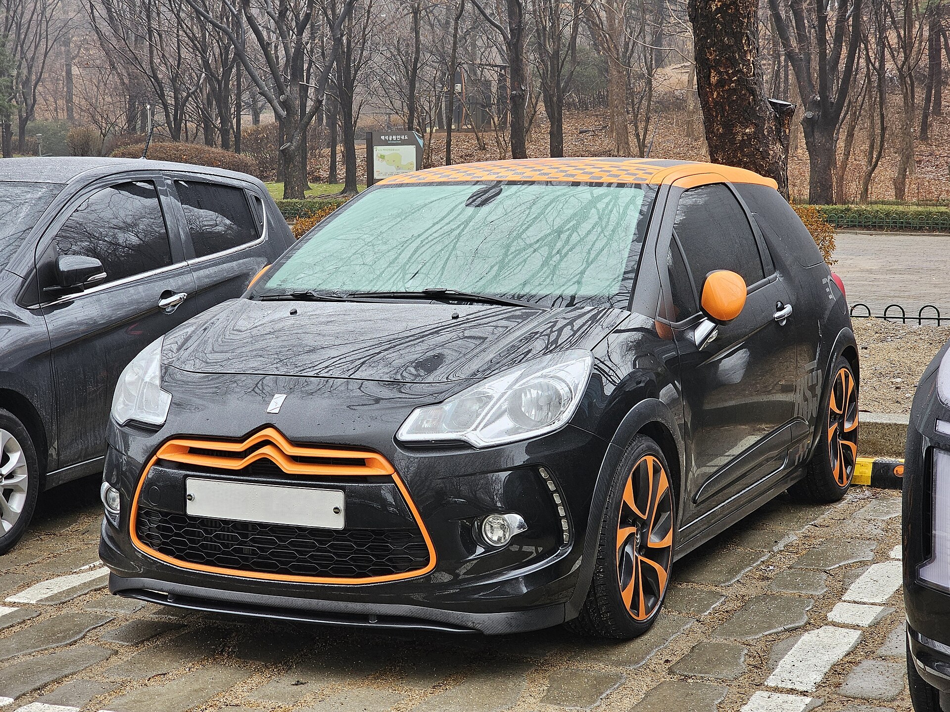 Citroën DS3 Racing in Obsidian Black