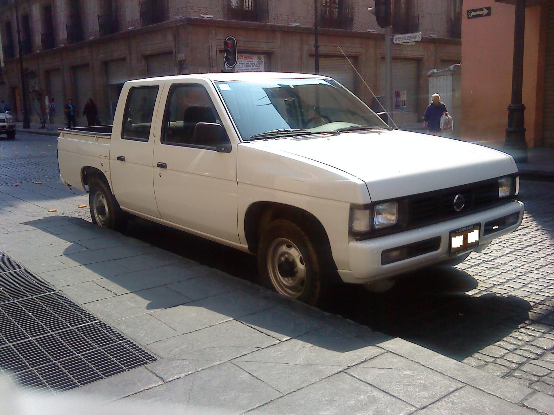 2007 Nissan D21 double cab pickup truck