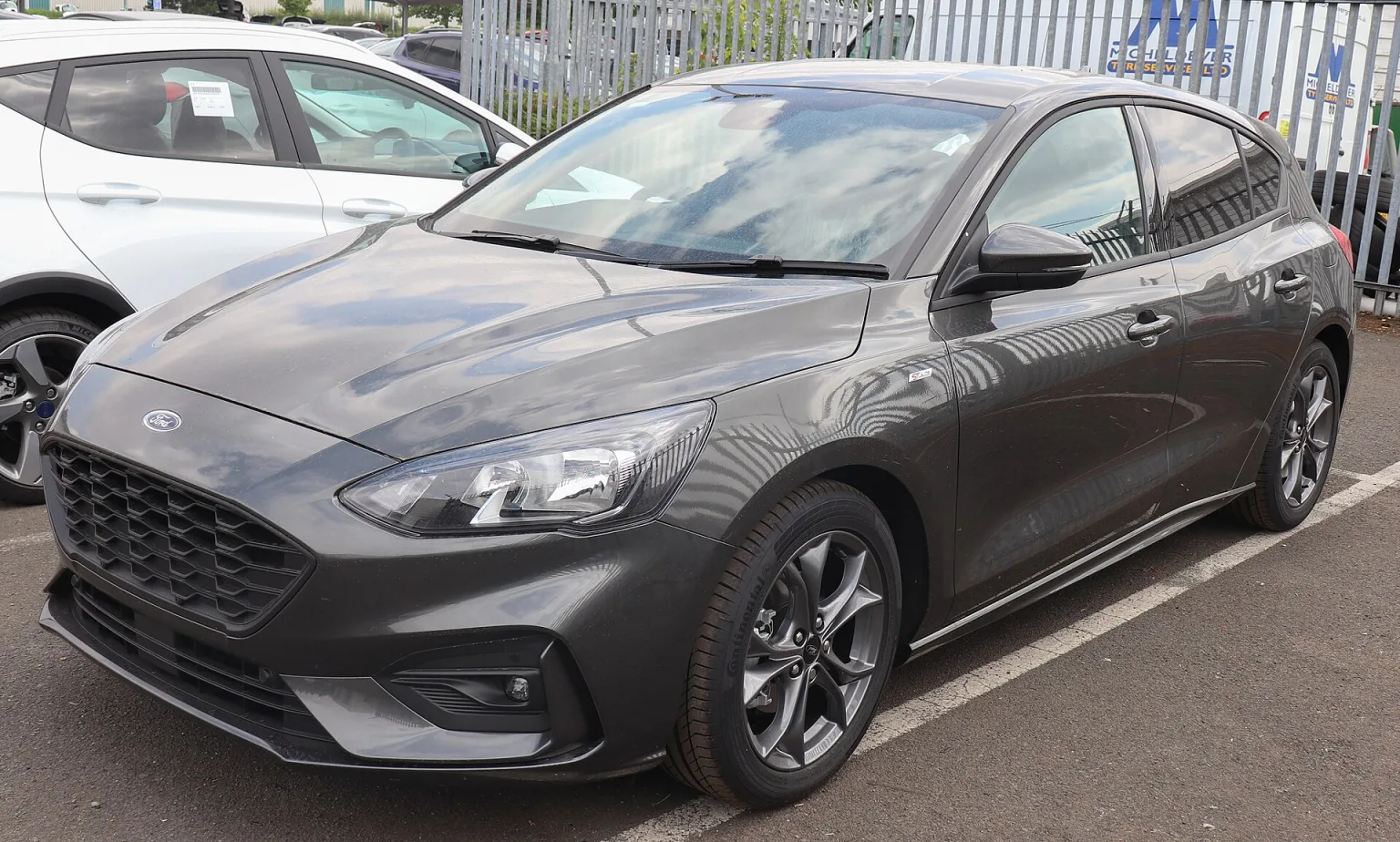 2018 Ford Focus ST-Line, front view