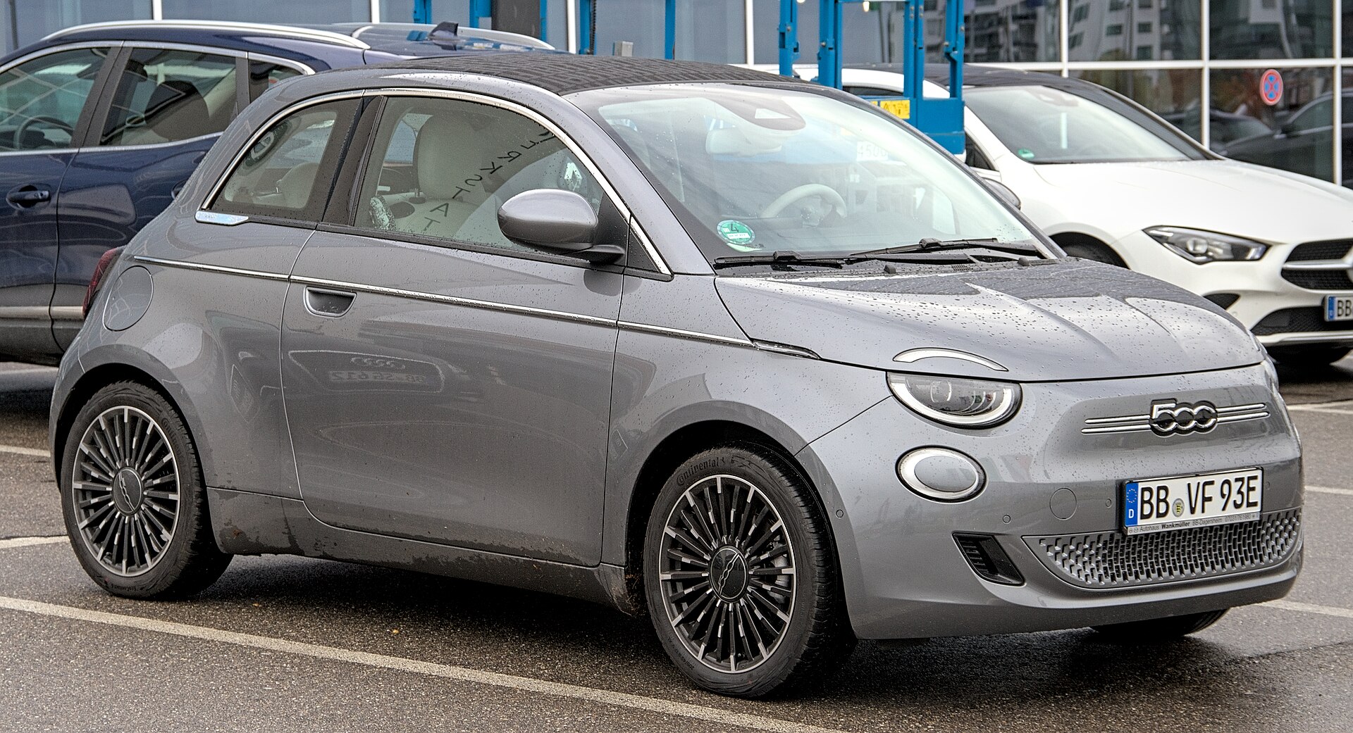 Fiat 500e Cabrio (2020) electric car