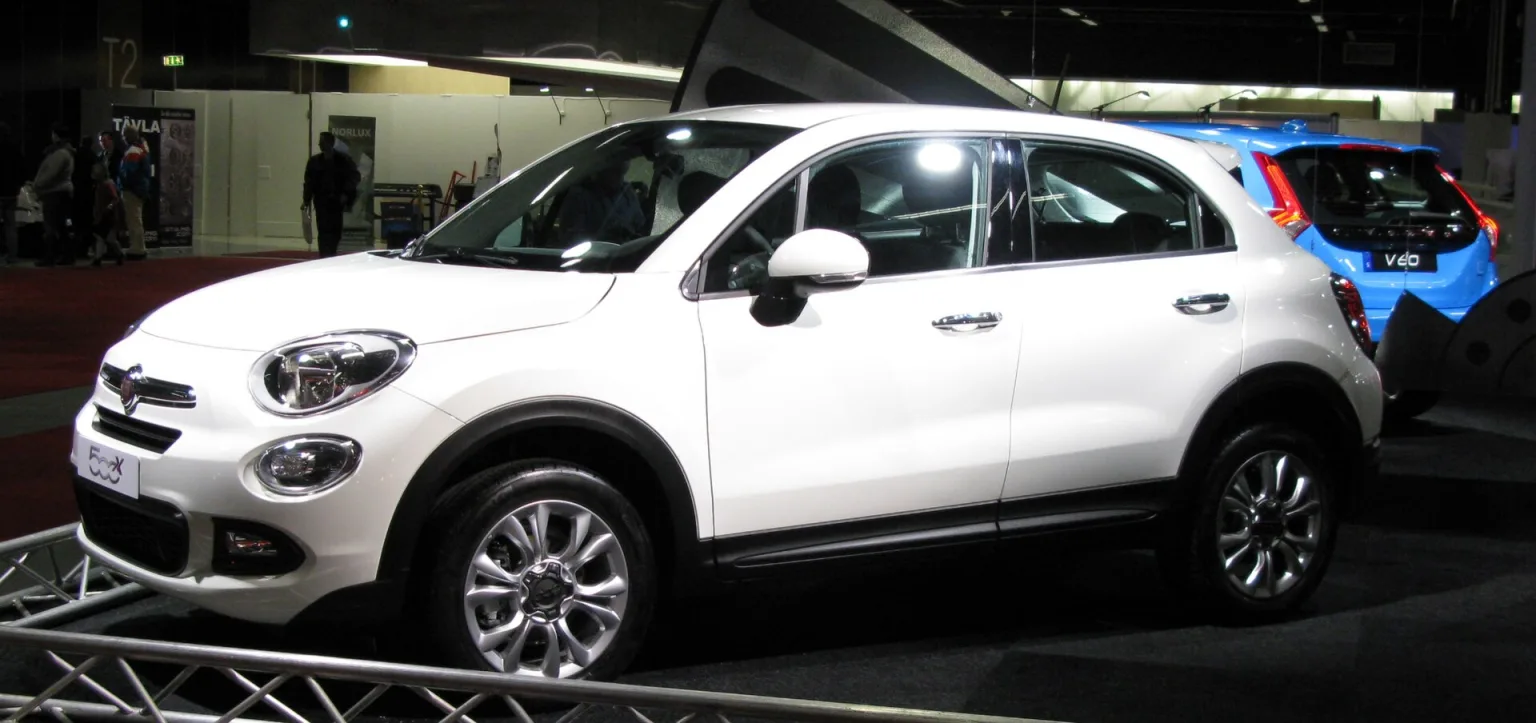 Fiat 500X front left view