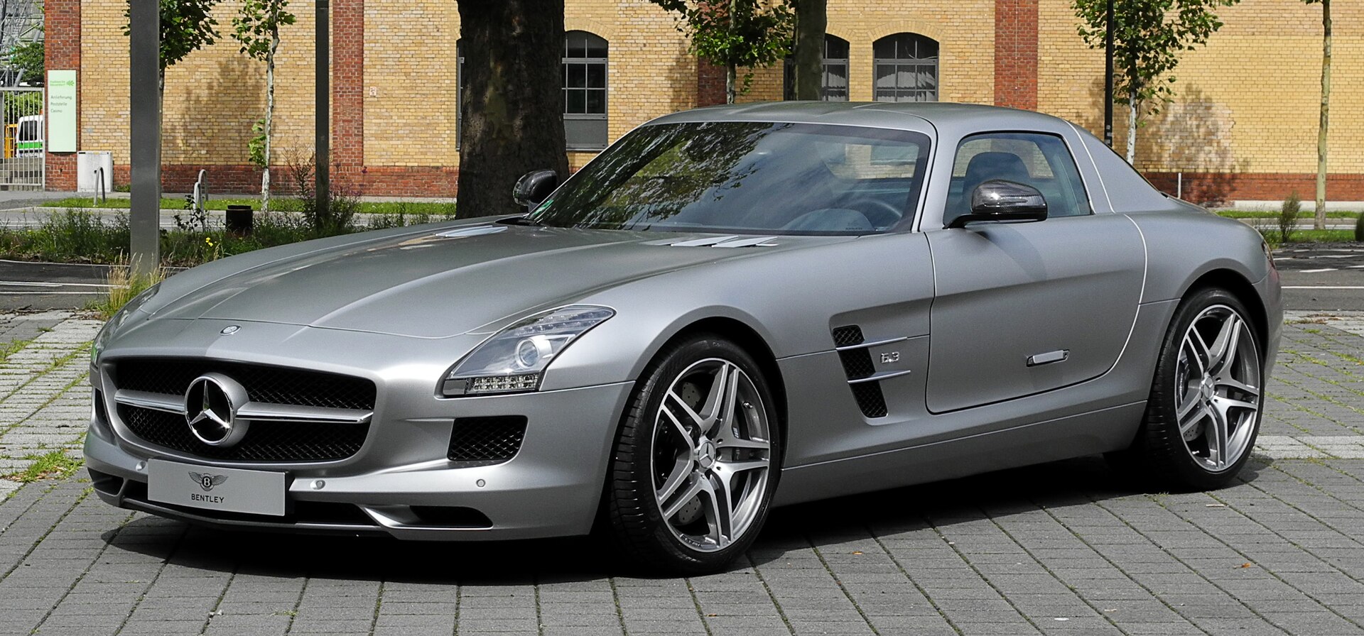 Mercedes-Benz SLS AMG (C 197) front view, 2011