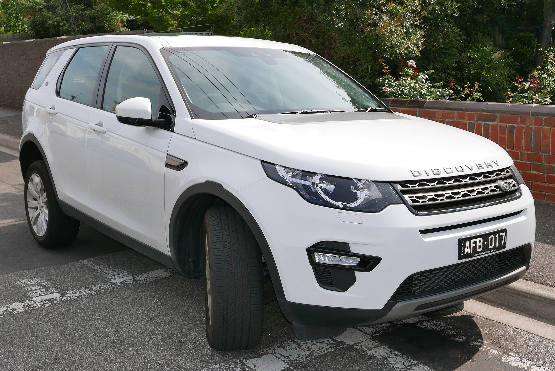 2015 Land Rover Discovery Sport (L550 MY15) SD4 SE wagon