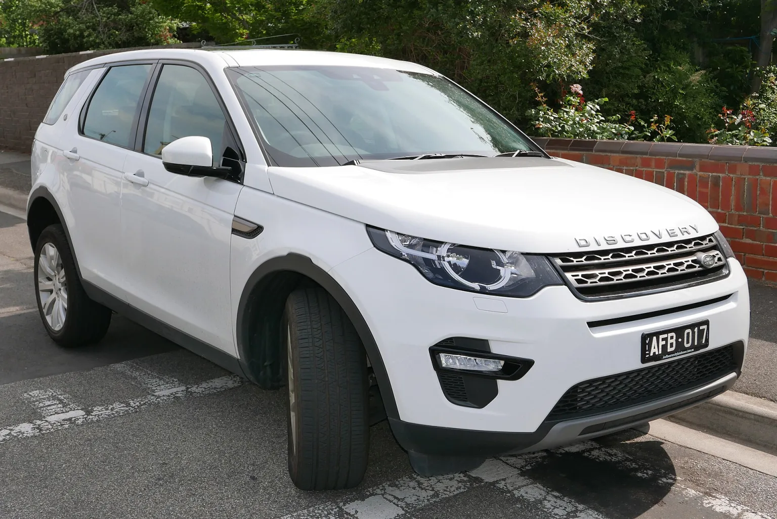 2015 Land Rover Discovery Sport (L550 MY15) SD4 SE wagon
