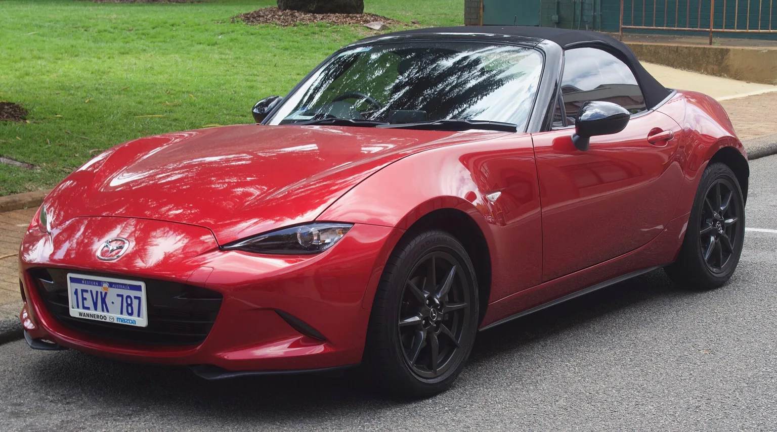 2015 Mazda MX-5 (ND) Roadster GT convertible