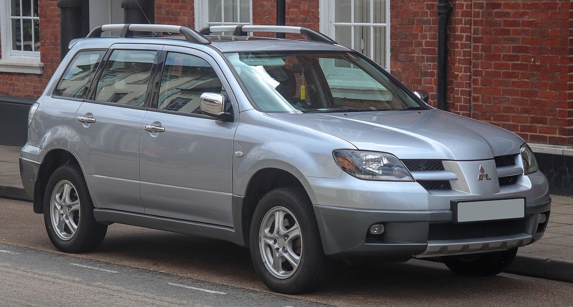 2003 Mitsubishi Outlander Sport SE Automatic 2.4, front view