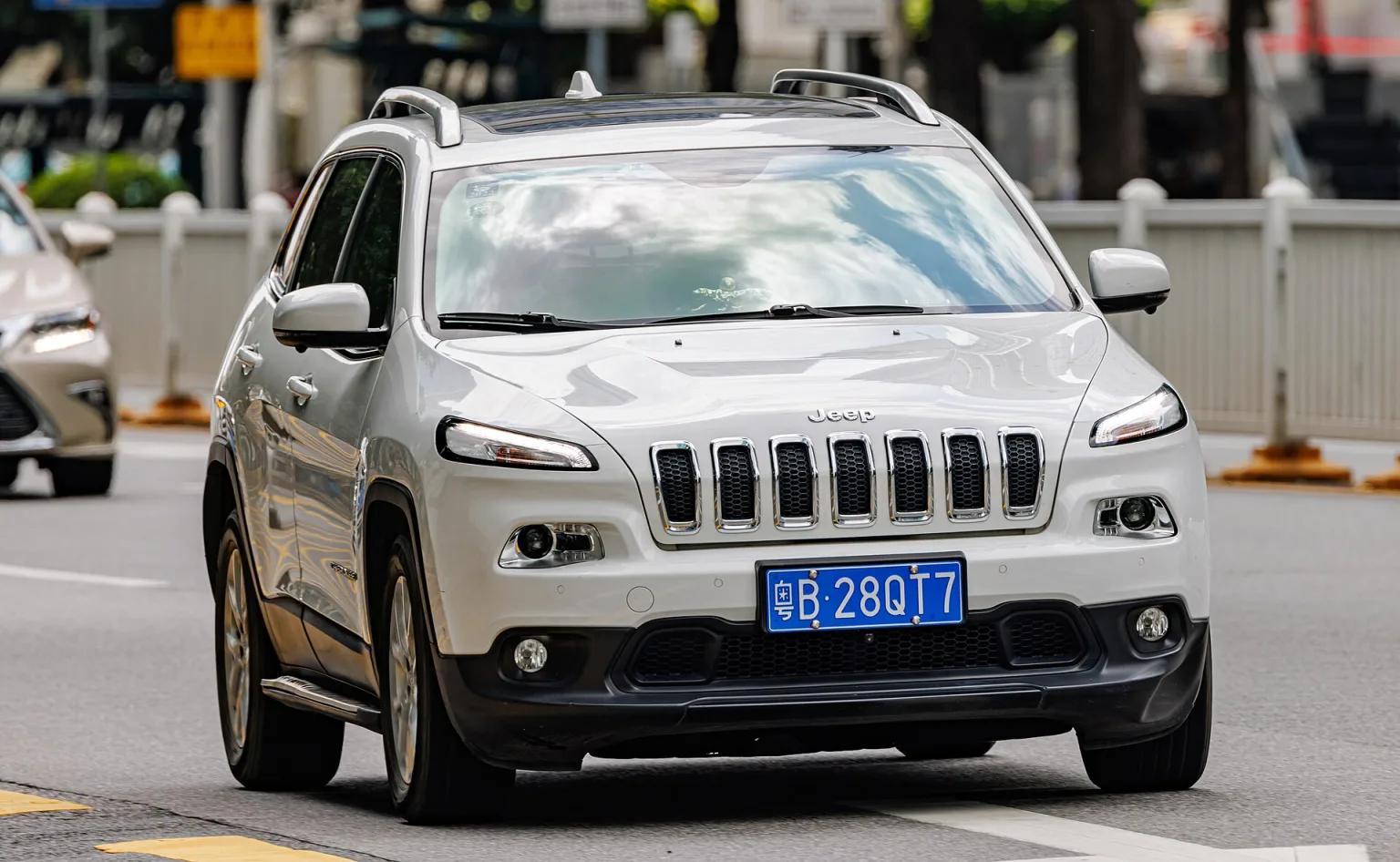 Jeep Cherokee (KL) model, front view