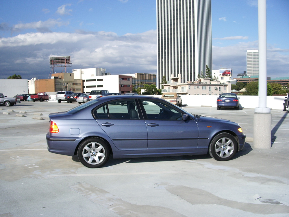 2004 BMW 325i (US model)