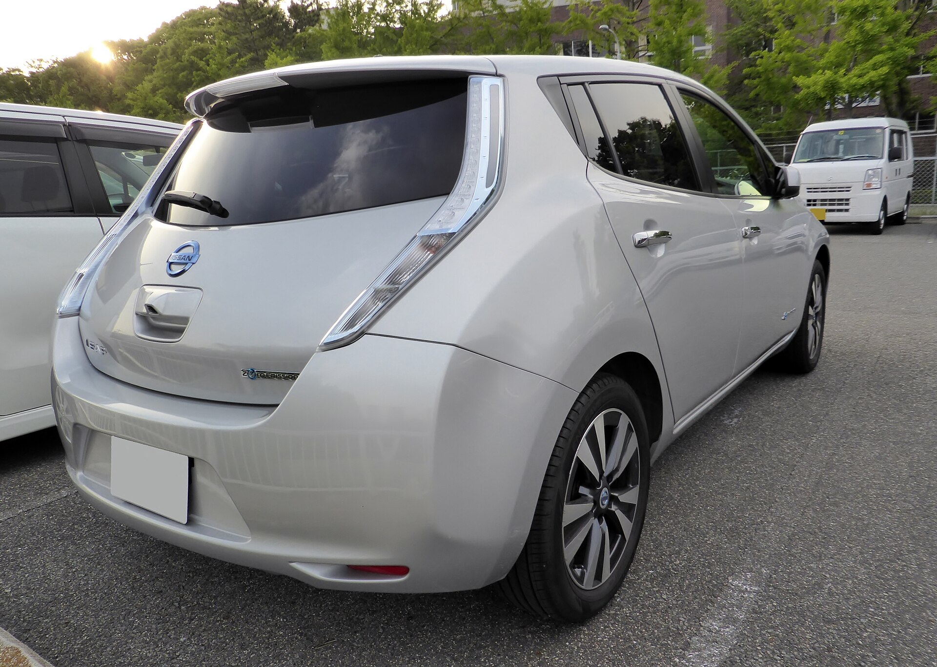 Nissan LEAF (ZE0) rear view