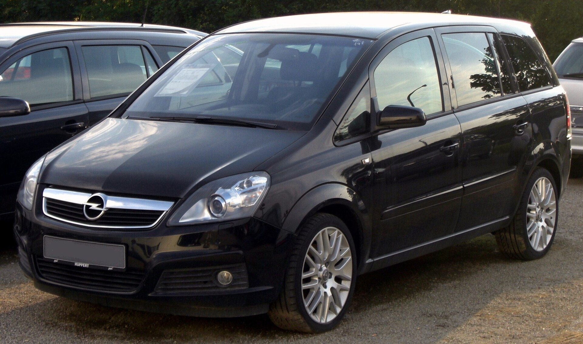 Opel Zafira B 1.9 CDTI, front view