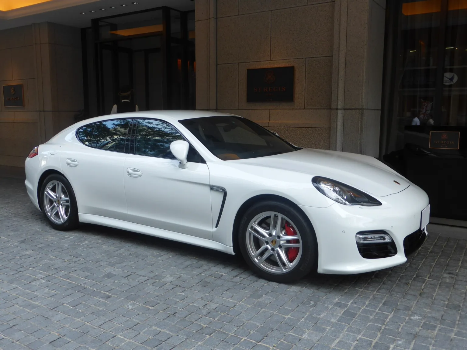 Porsche Panamera (970) front view