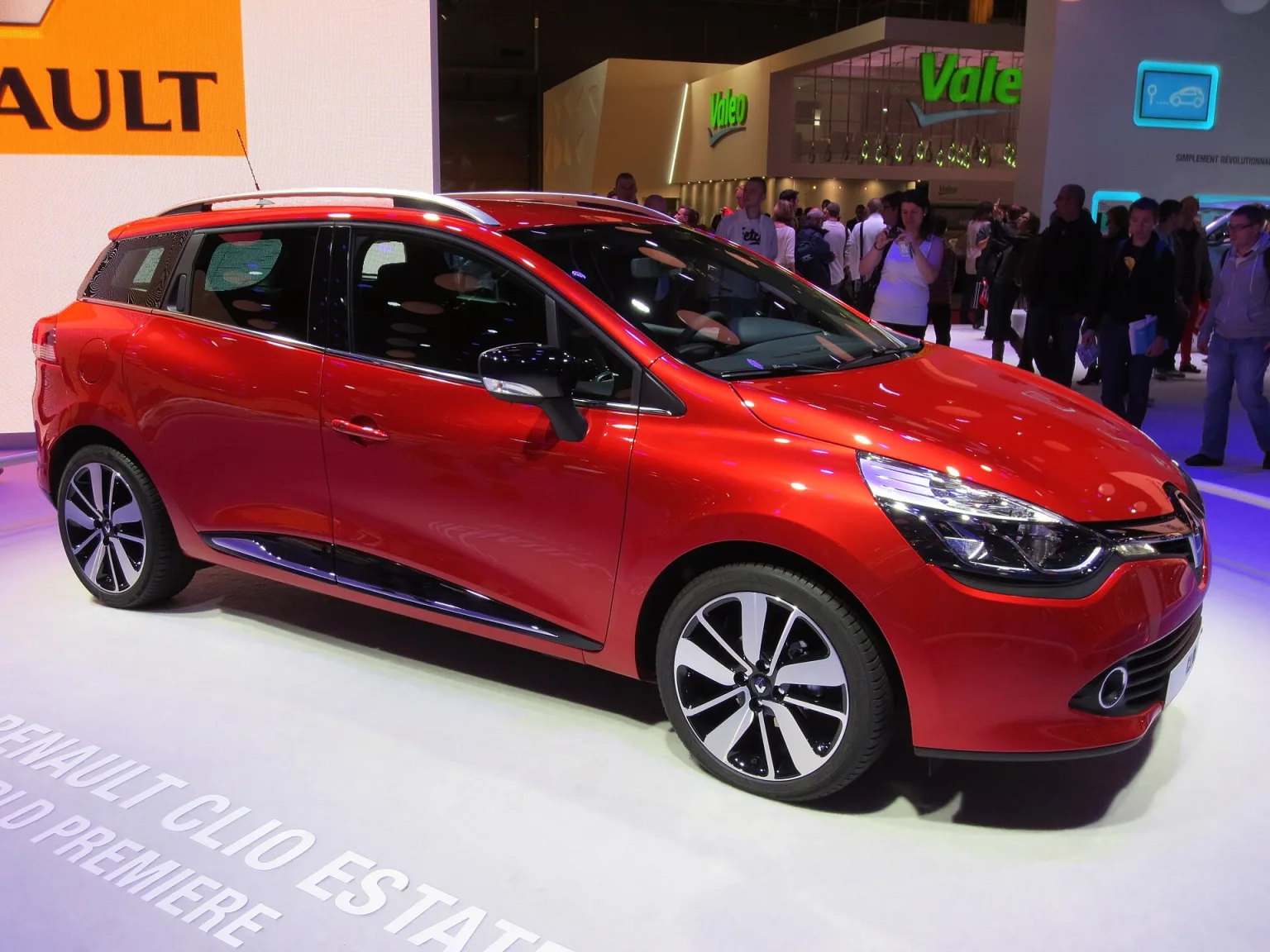 Renault Clio IV Estate, front view