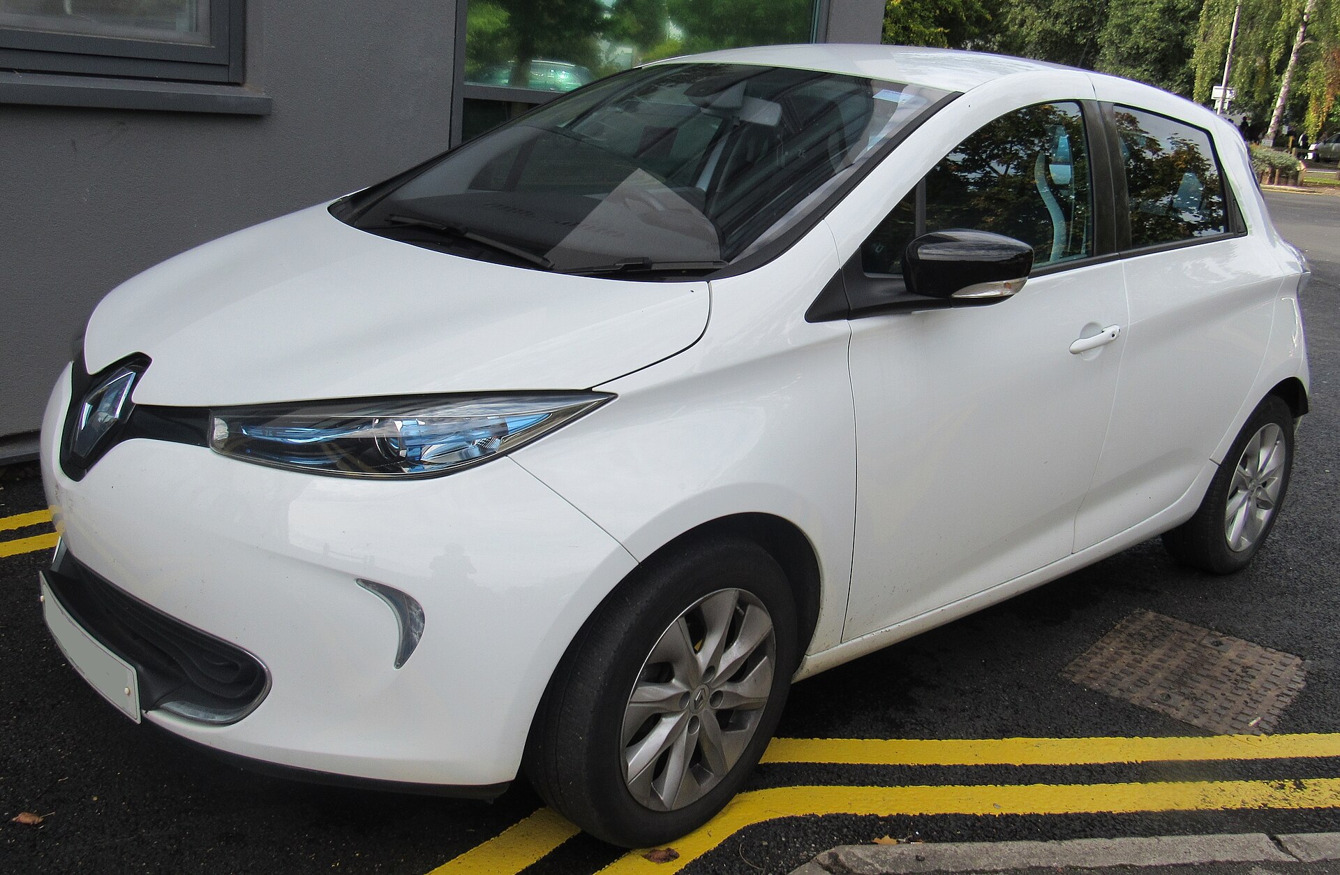 2015 Renault ZOE Dynamique Automatic front view