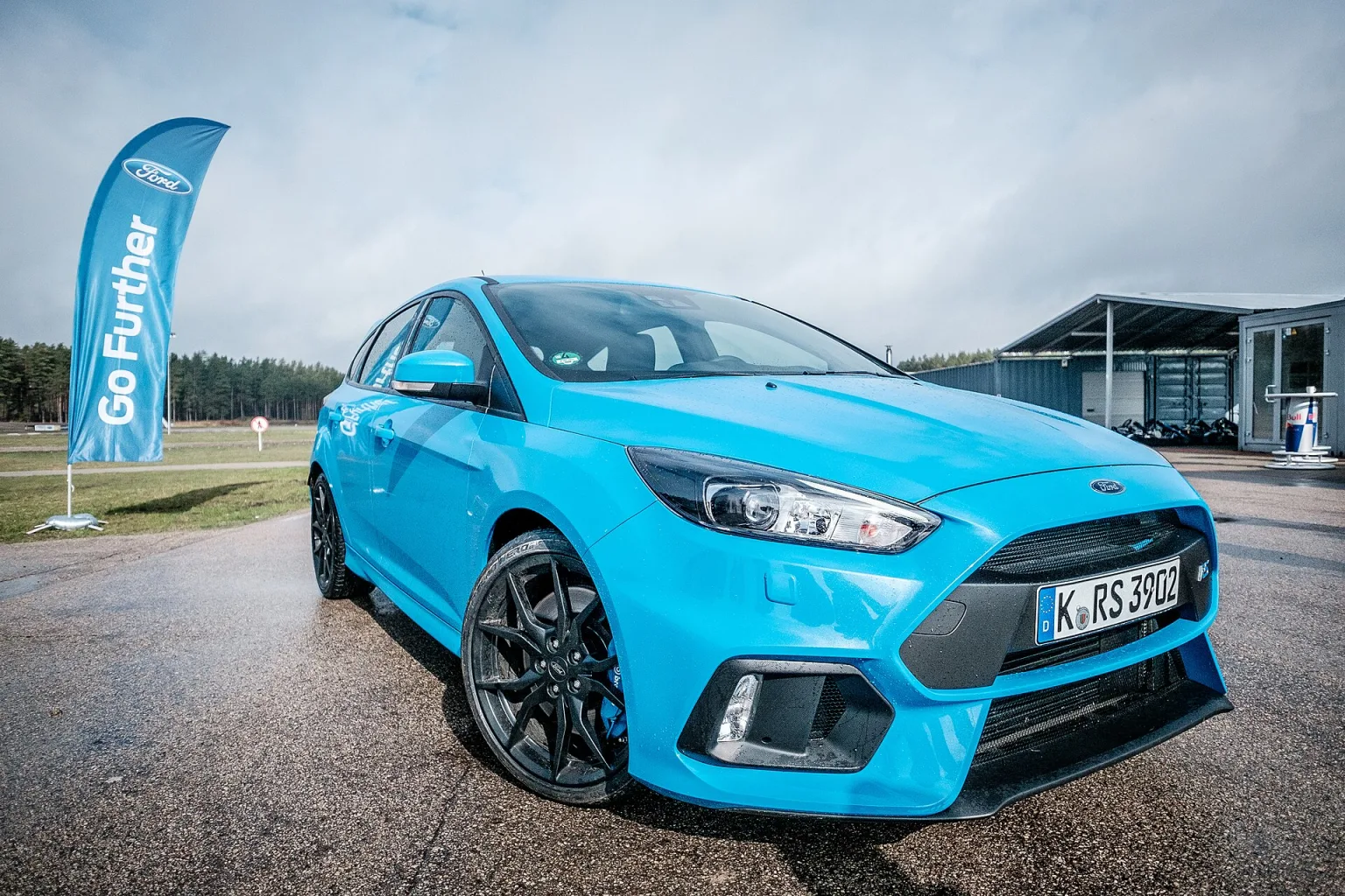 2016 Ford Focus RS in blue, front three-quarter view