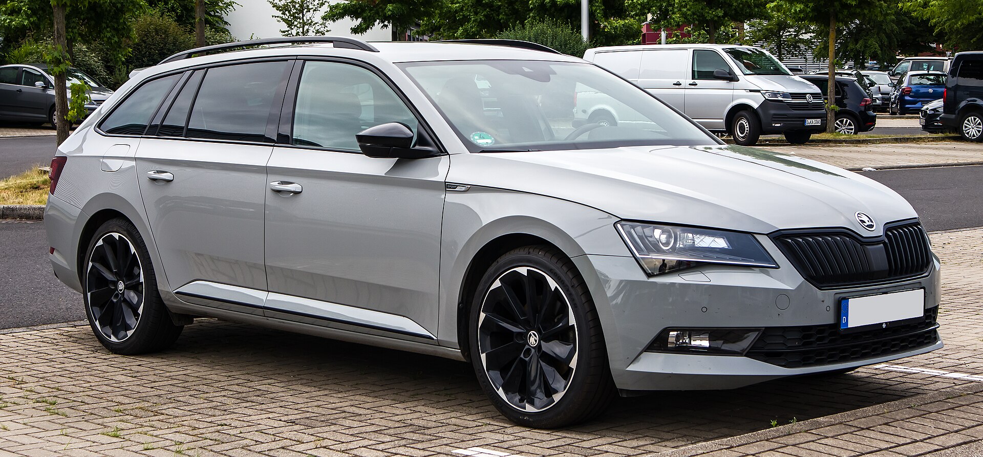 Skoda Superb Combi 2.0 TDI 4x4 Sportline (III) front view