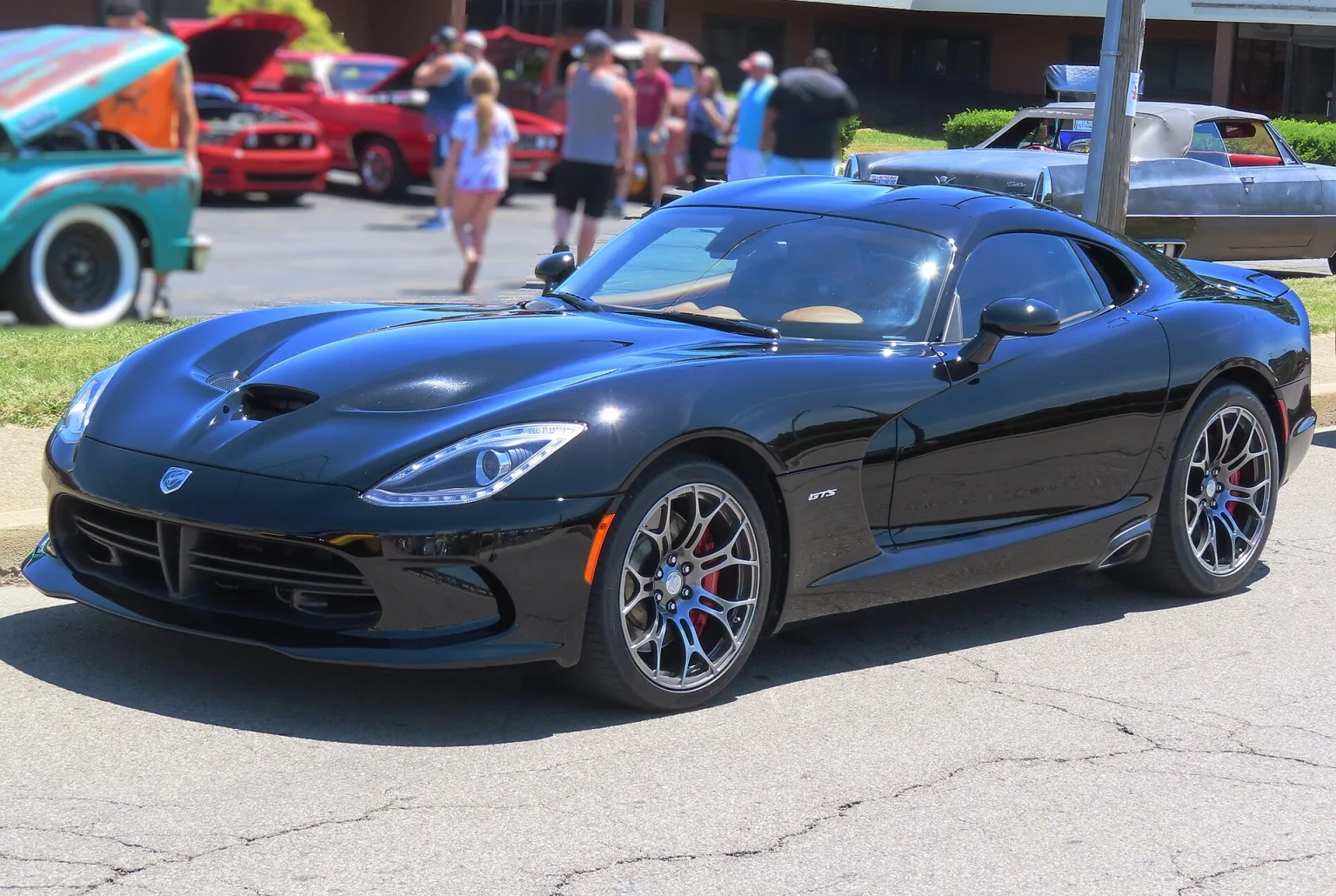 2013 SRT Viper GTS, front left view