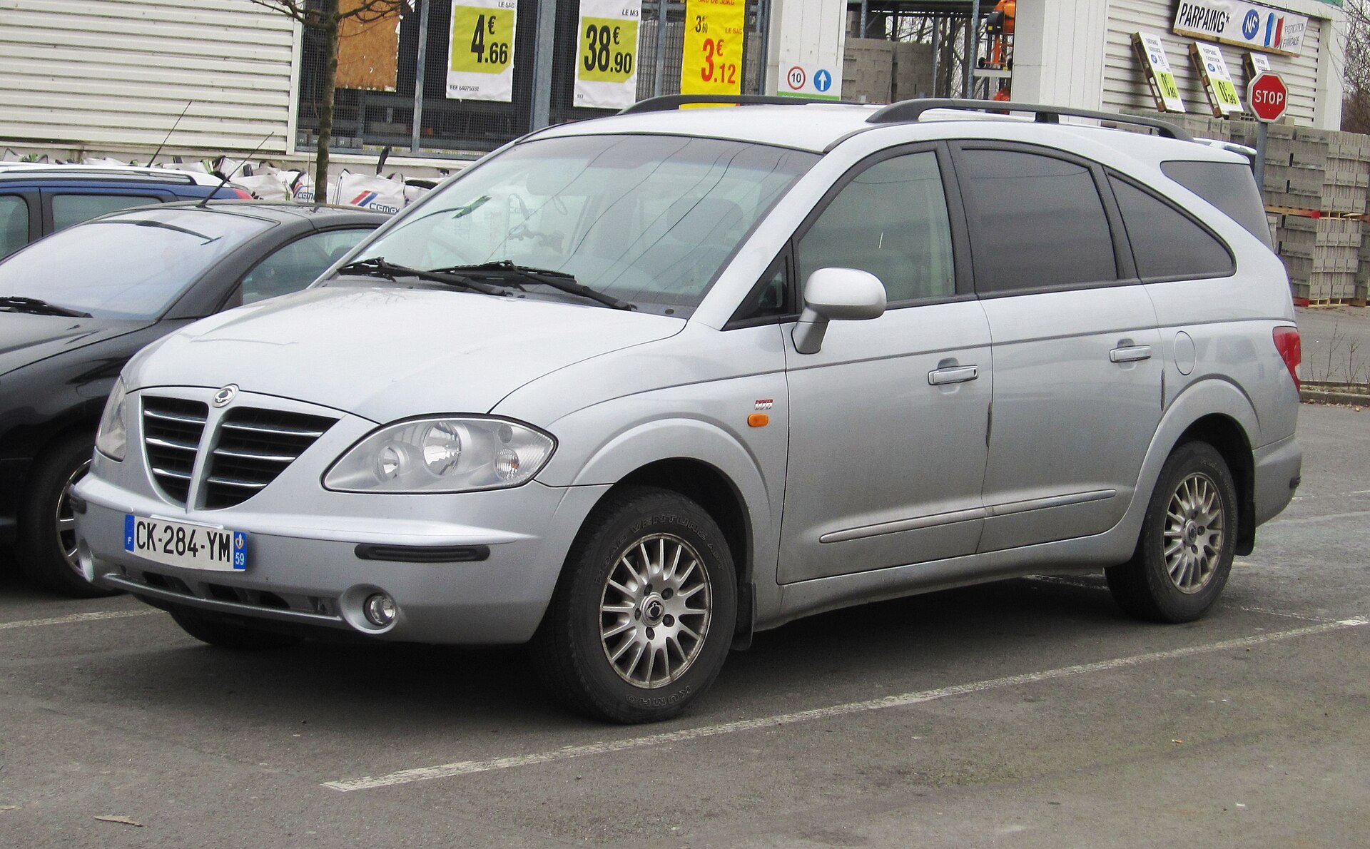 SsangYong Rodius (first generation, 2004–2013)