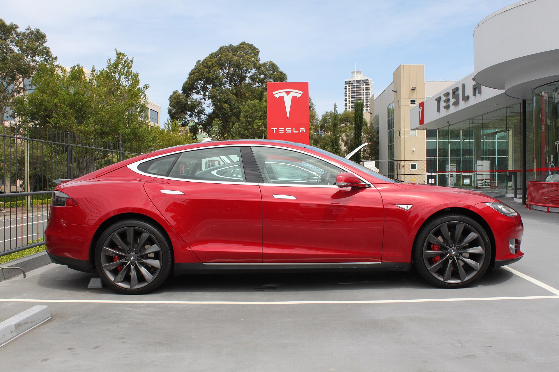 2015 Tesla Model S P85D hatchback