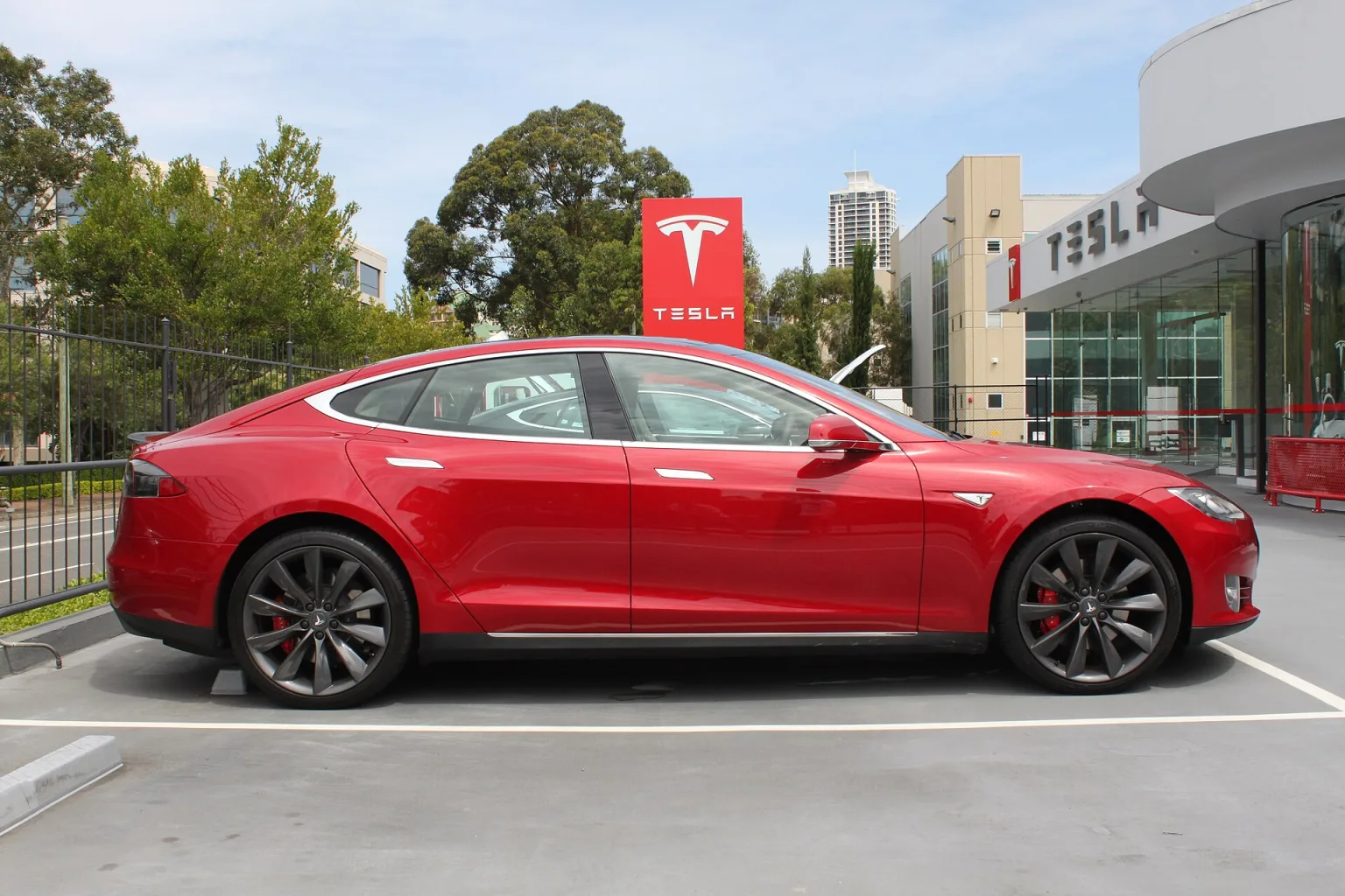 2015 Tesla Model S P85D hatchback