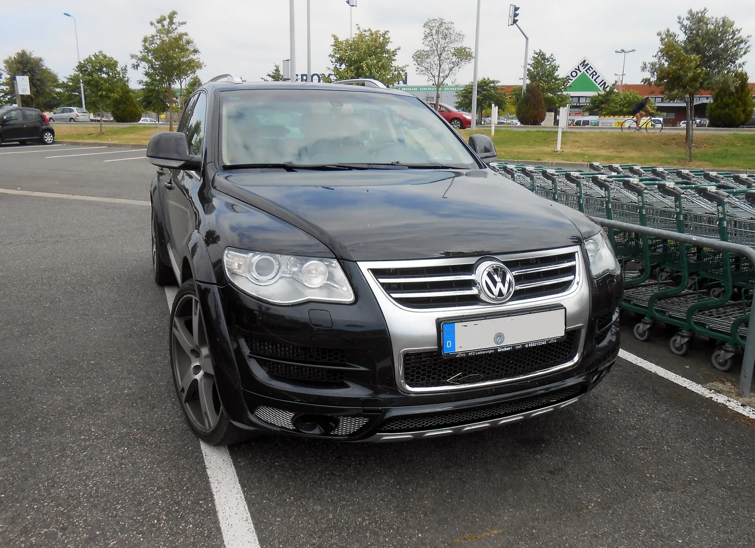 Volkswagen Touareg W12, front view