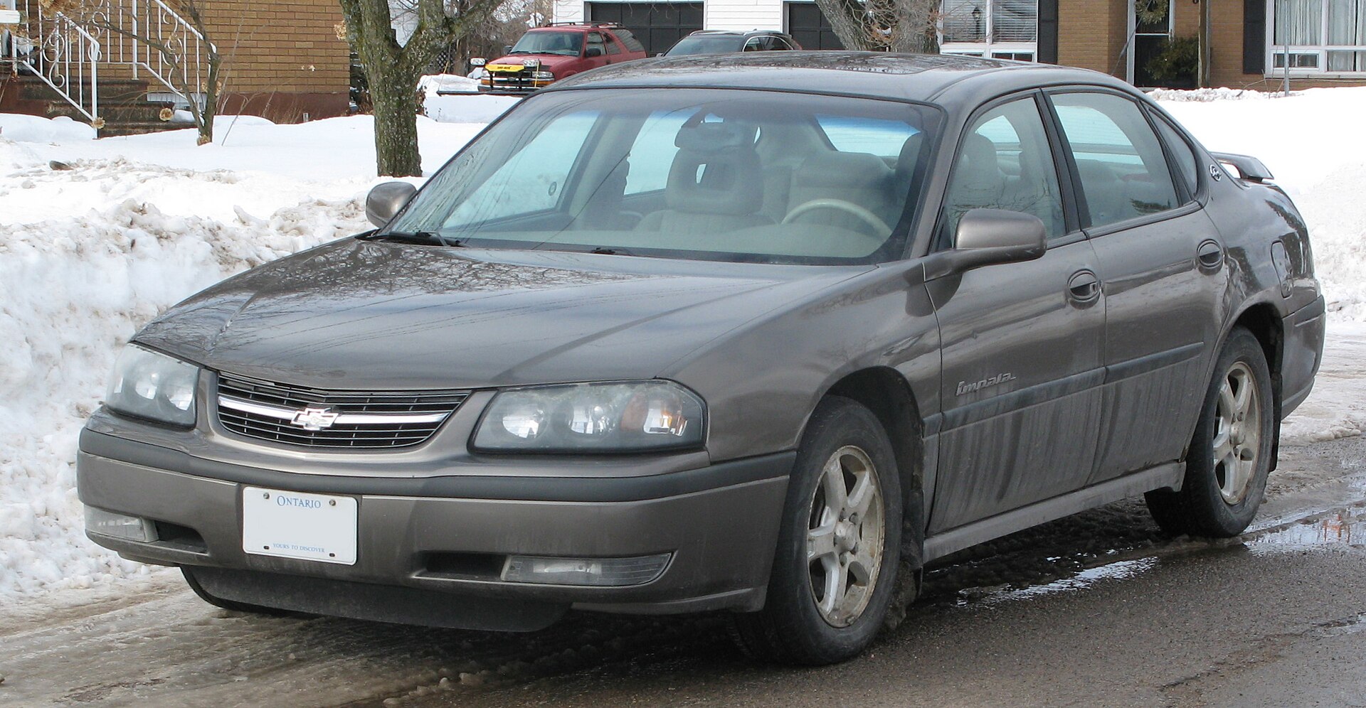 2003 Chevrolet Impala LS, front left view