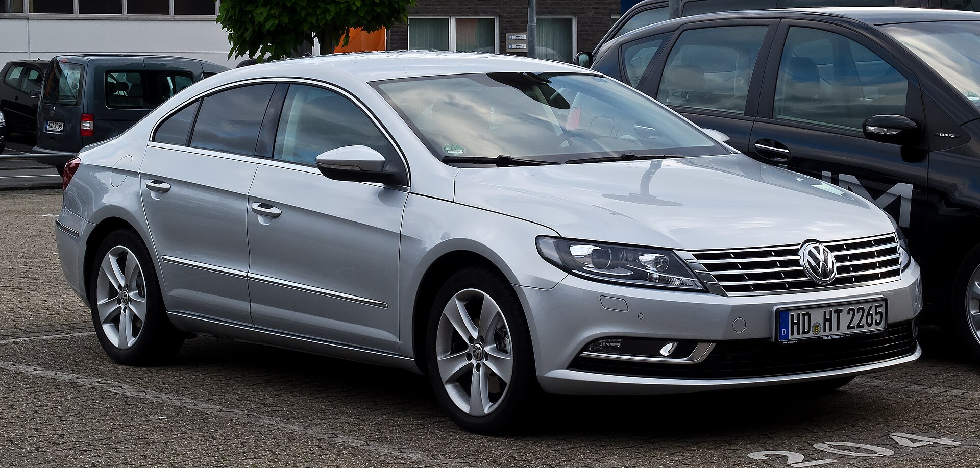 Volkswagen CC Facelift (2012) front view