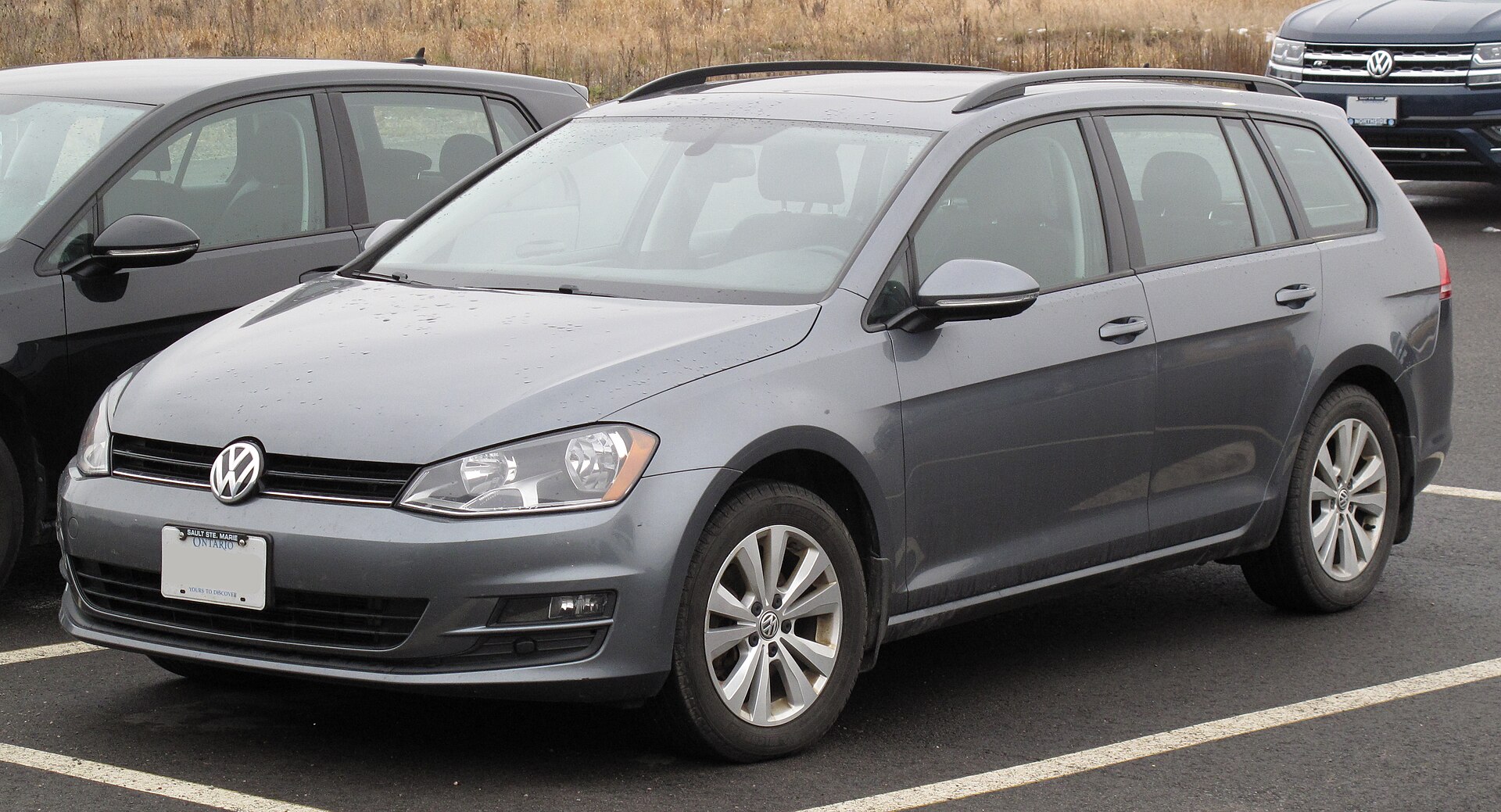 2015 Volkswagen Golf Sportwagen TDI, front left view