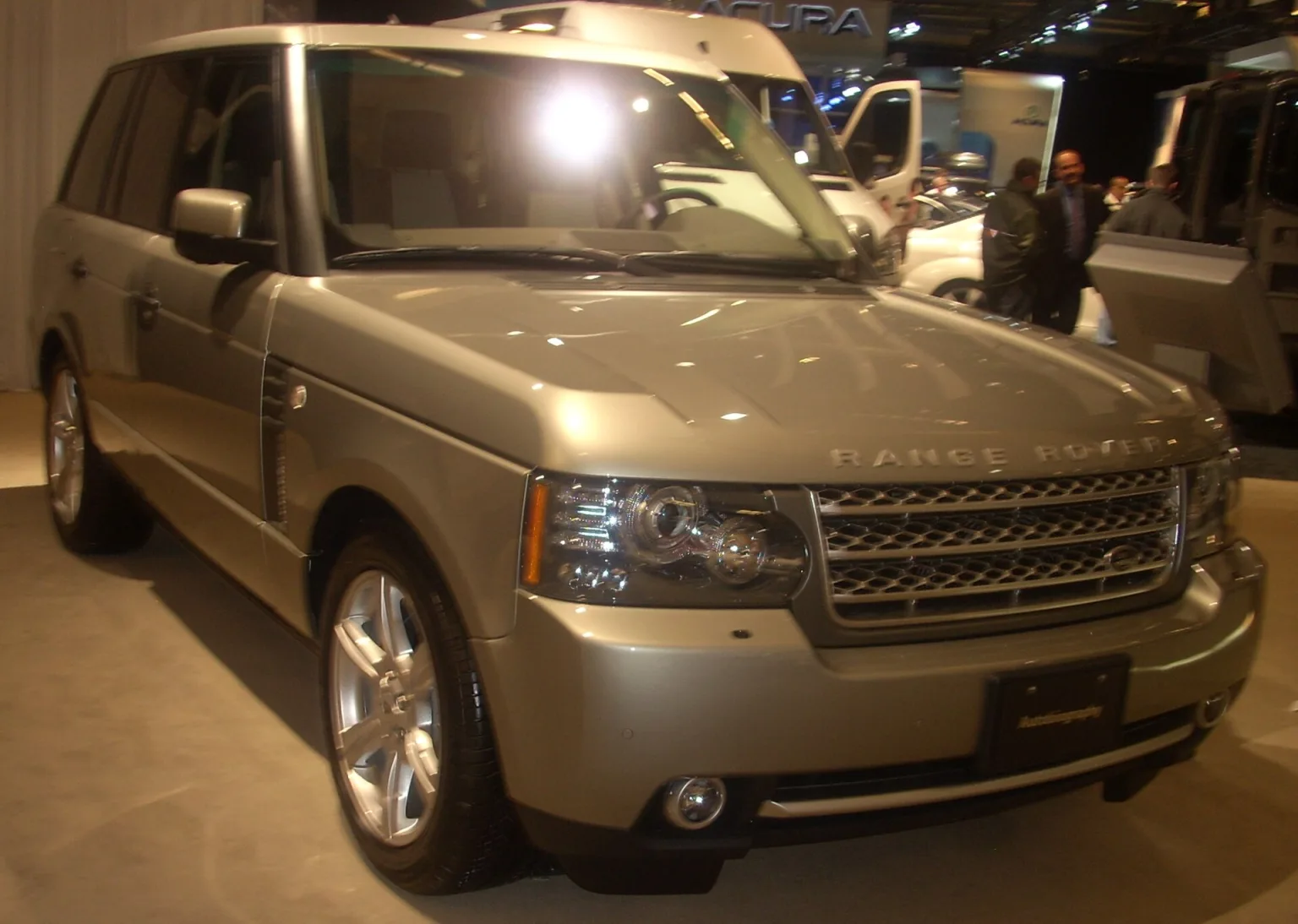 2010 Range Rover at the 2010 MIAS