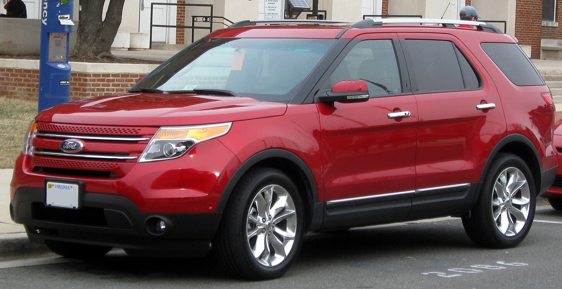 2011 Ford Explorer Limited, front view