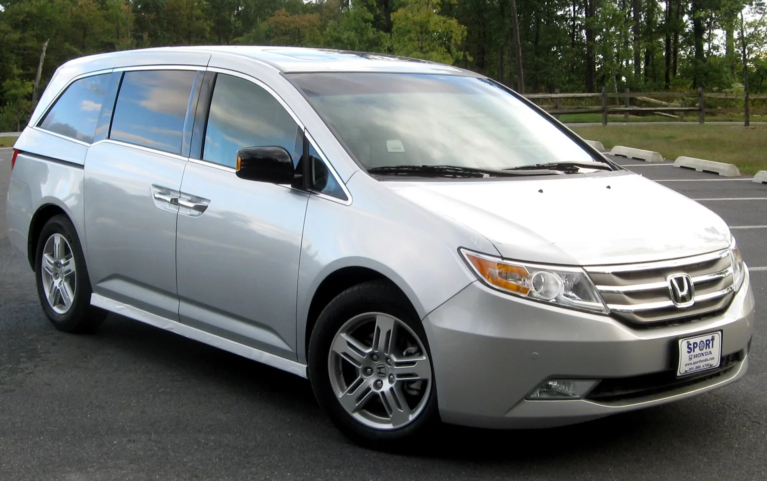 2011 Honda Odyssey Touring Elite photographed in 2010