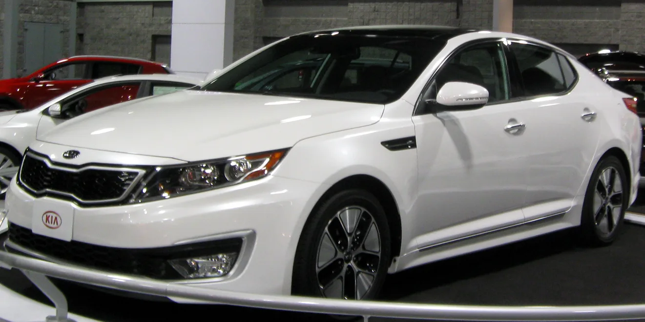 2011 Kia Optima Hybrid in the US, front three-quarter view