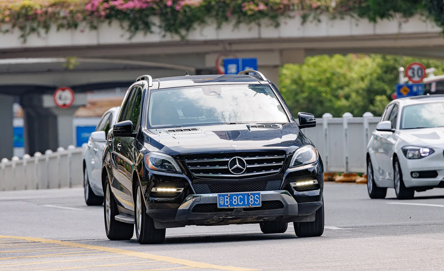Mercedes-Benz ML (W166) in China, matching the 2012 ML-Class generation.