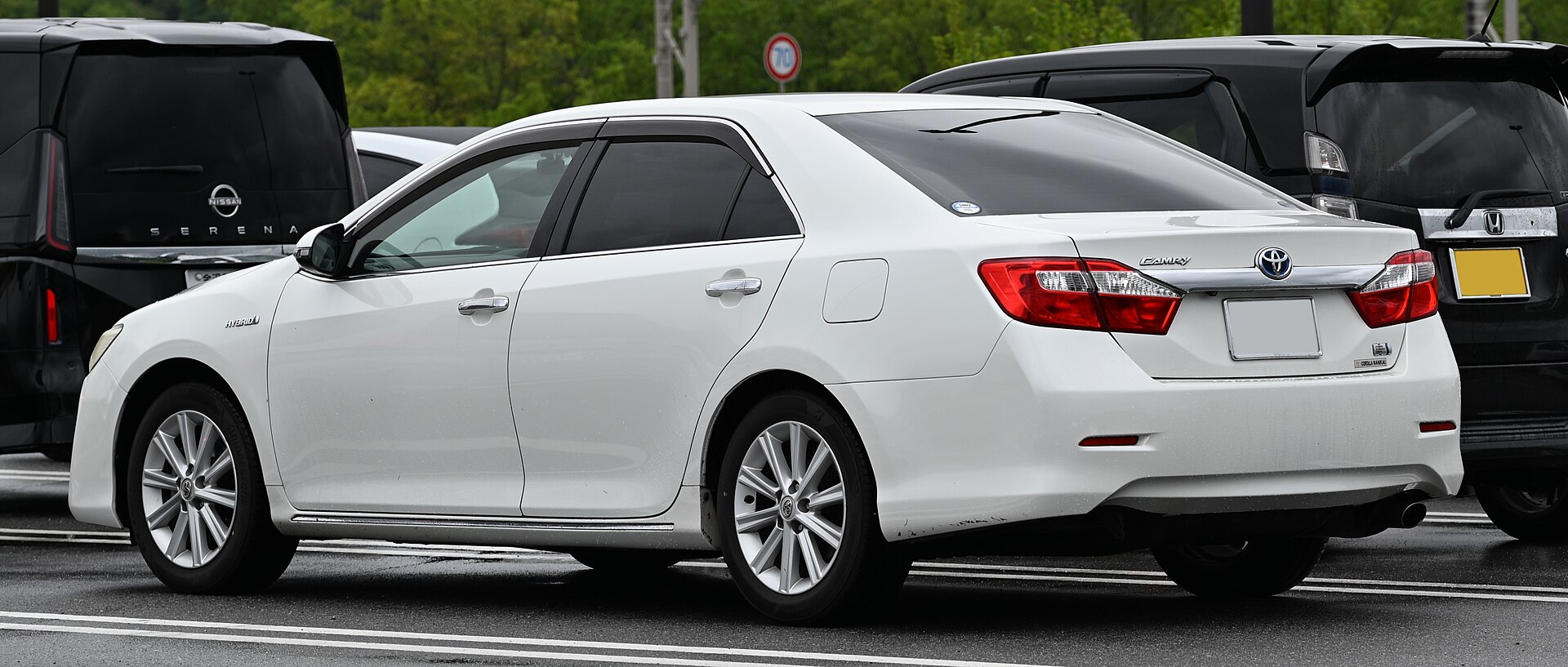 2011-2014 Toyota Camry Hybrid, rear view