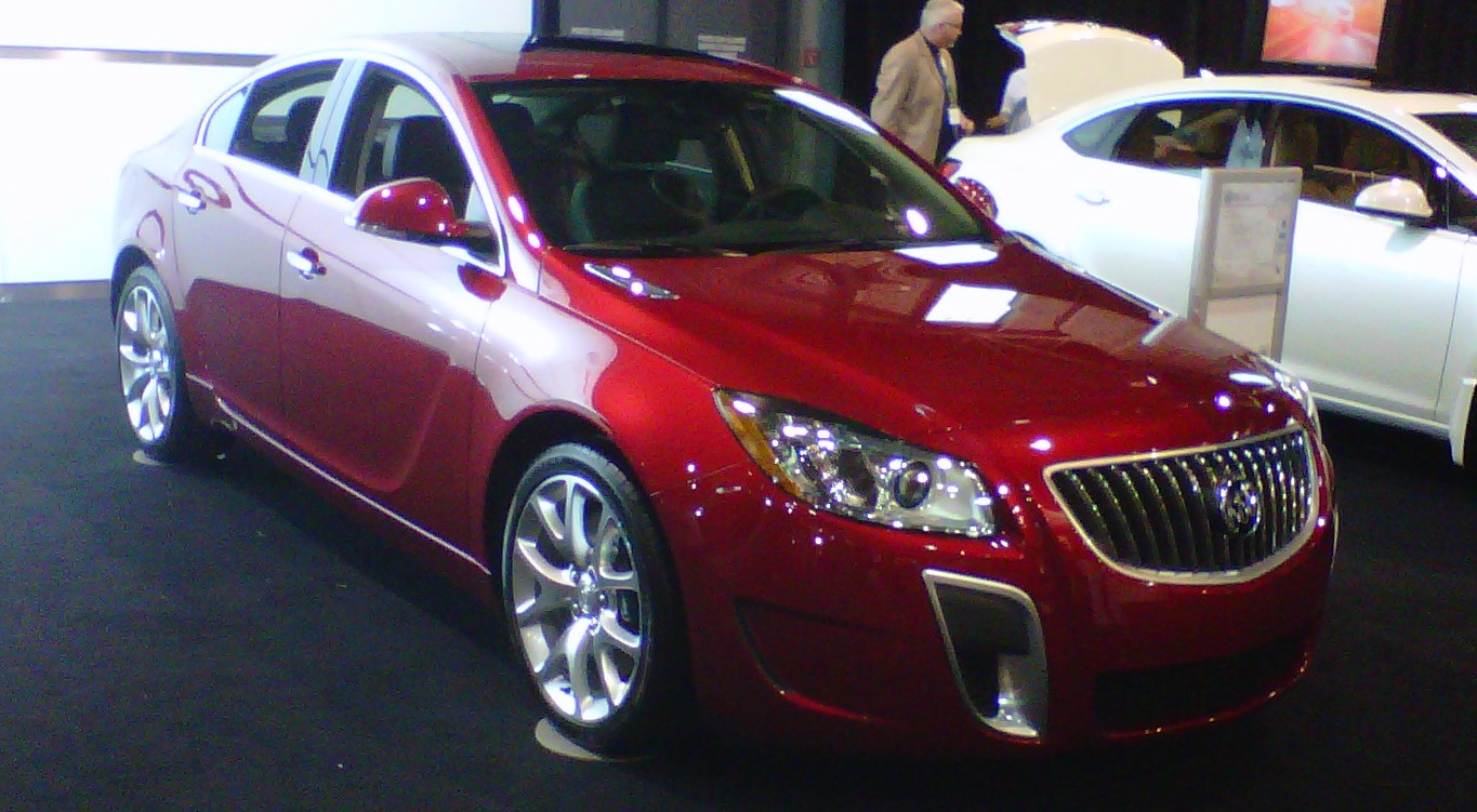 2013 Buick Regal photographed in 2013, front view.