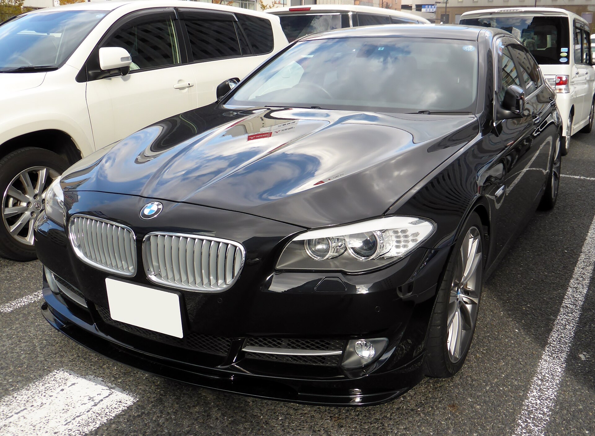 BMW ActiveHybrid 5 (F10) front view