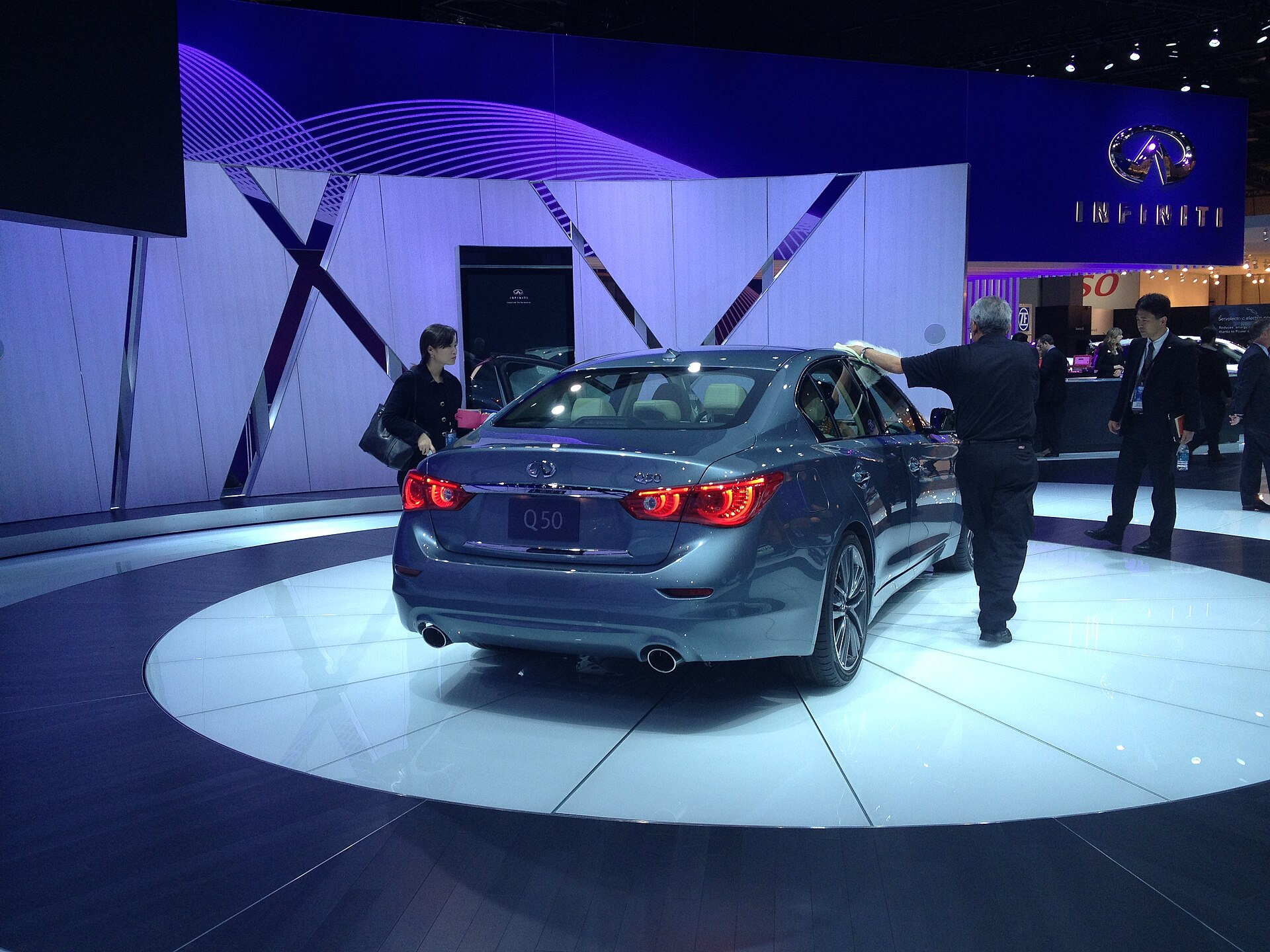 2014 Infiniti Q50 front view