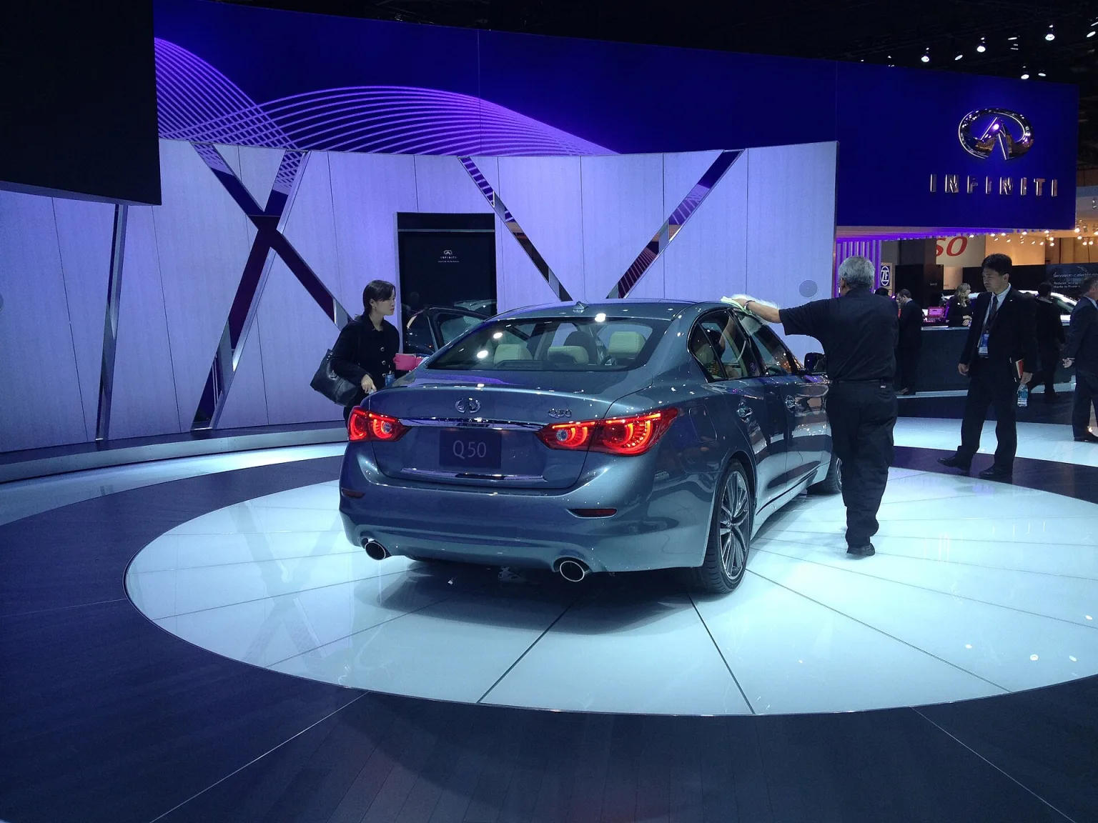 2014 Infiniti Q50 front view