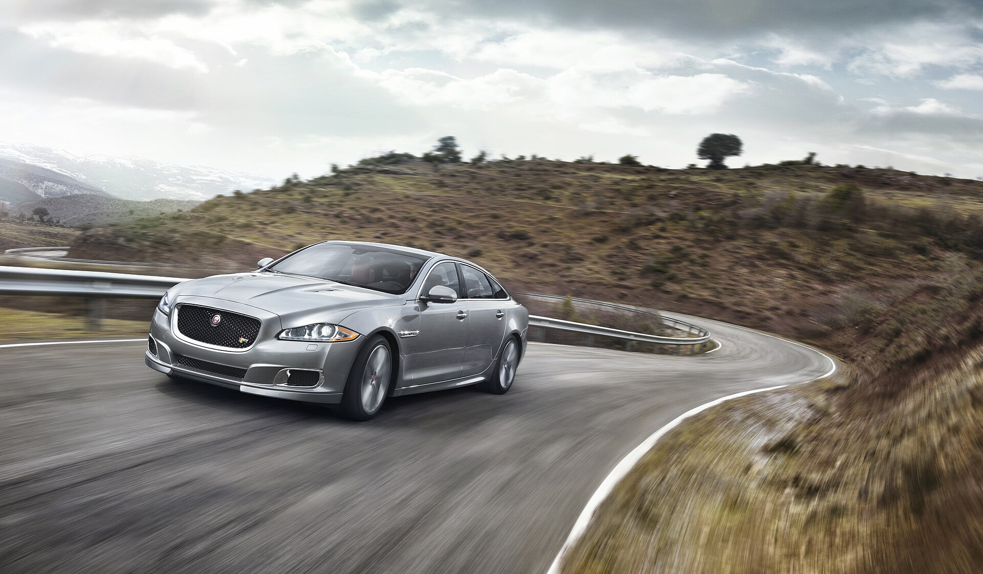 Jaguar XJR unveiled at the New York Auto Show 2013