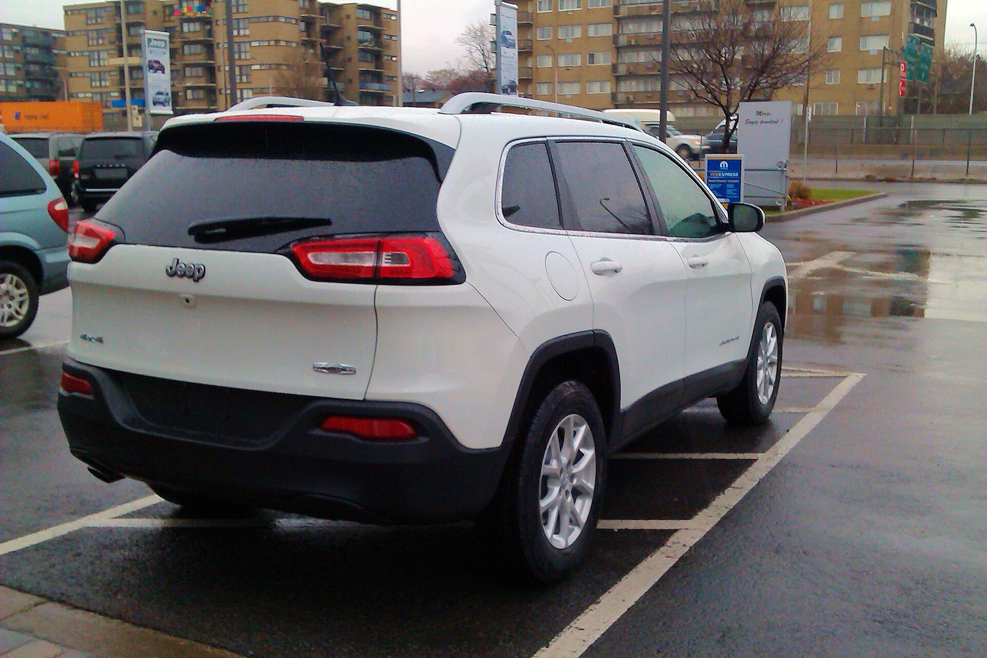 2014 Jeep Cherokee North 4x2 Edition (Canada), rear view