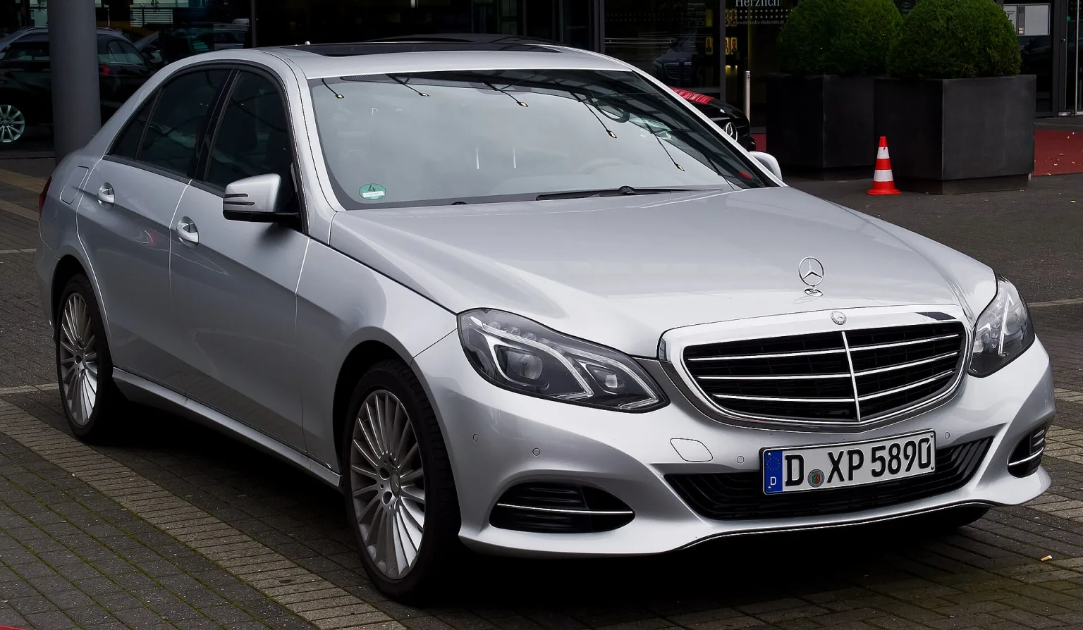 Mercedes-Benz E 220 CDI Elegance (W212, Facelift) front view, August 2014